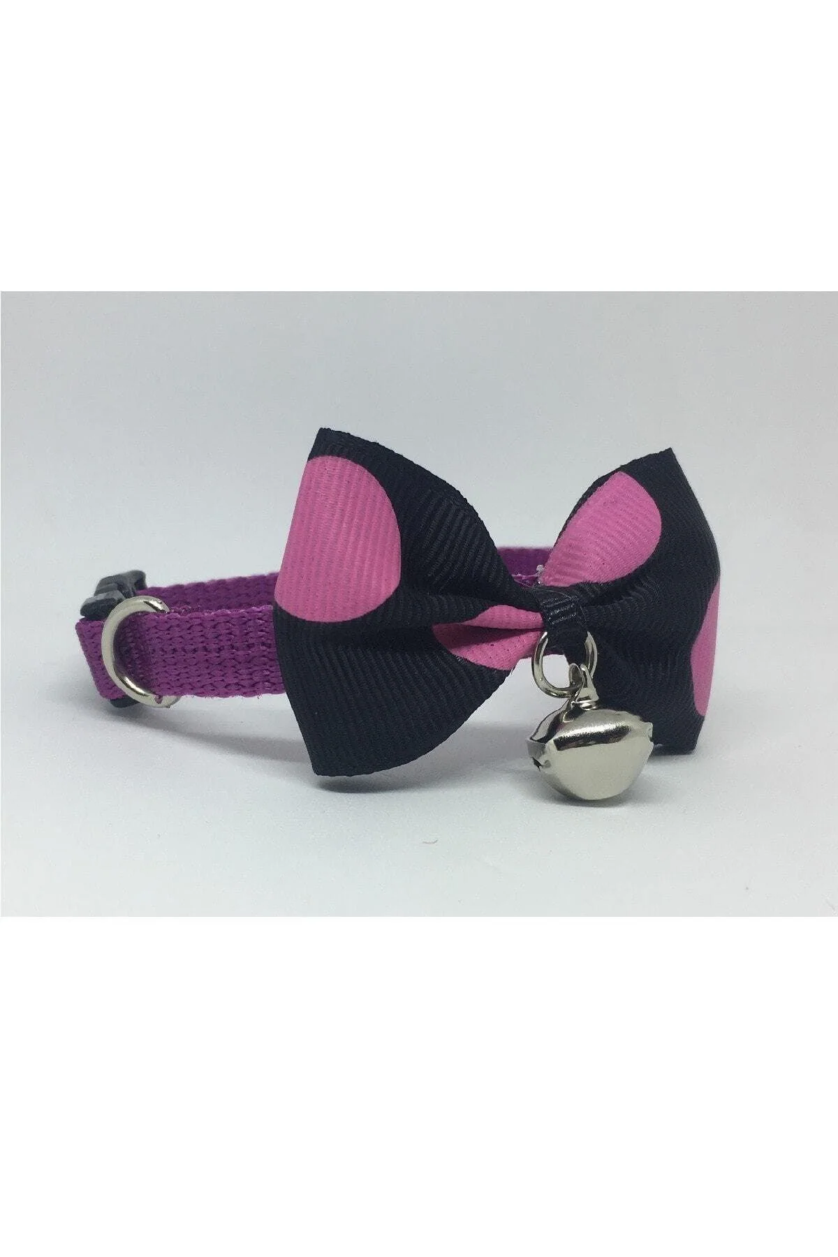 Adjustable cat collar with bow tie and bell