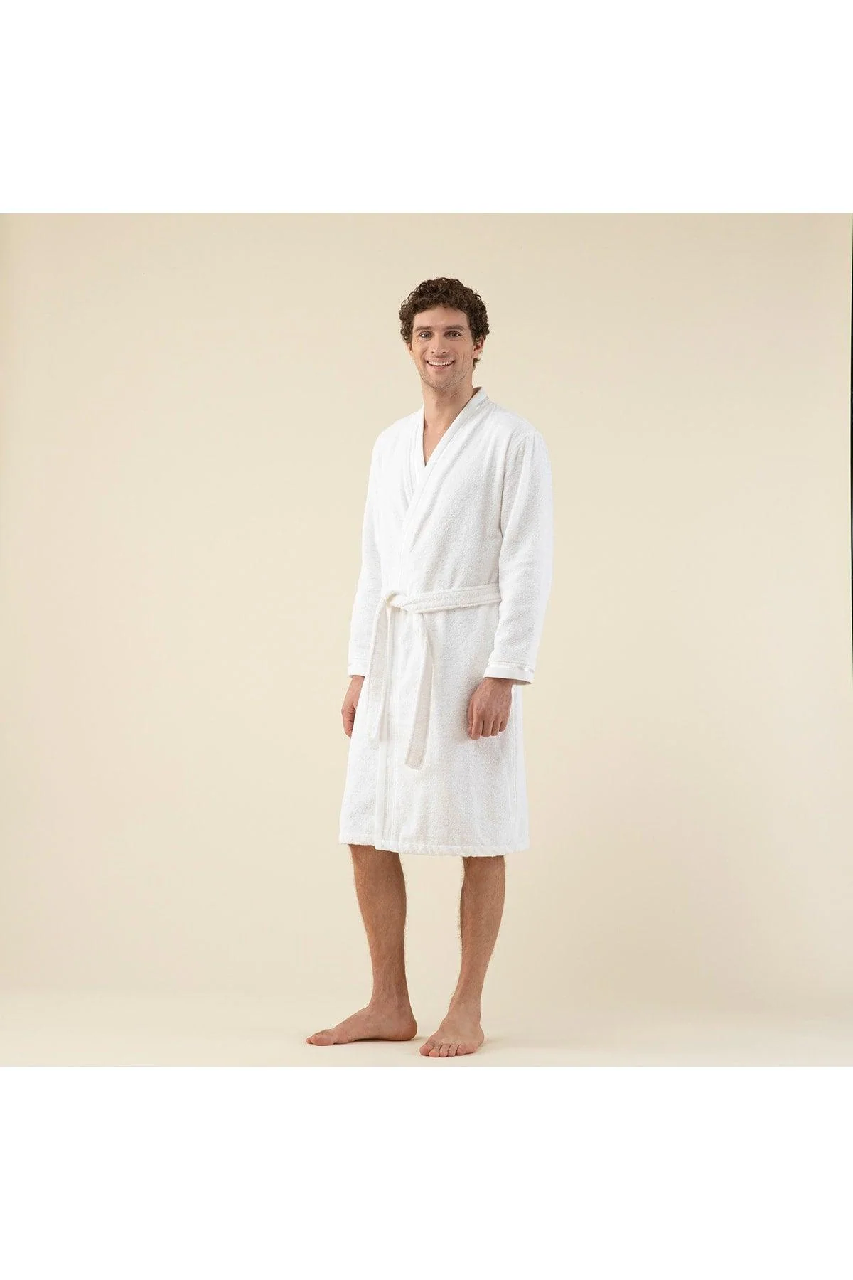 White 100% cotton men's bathrobe for freshness and comfort
