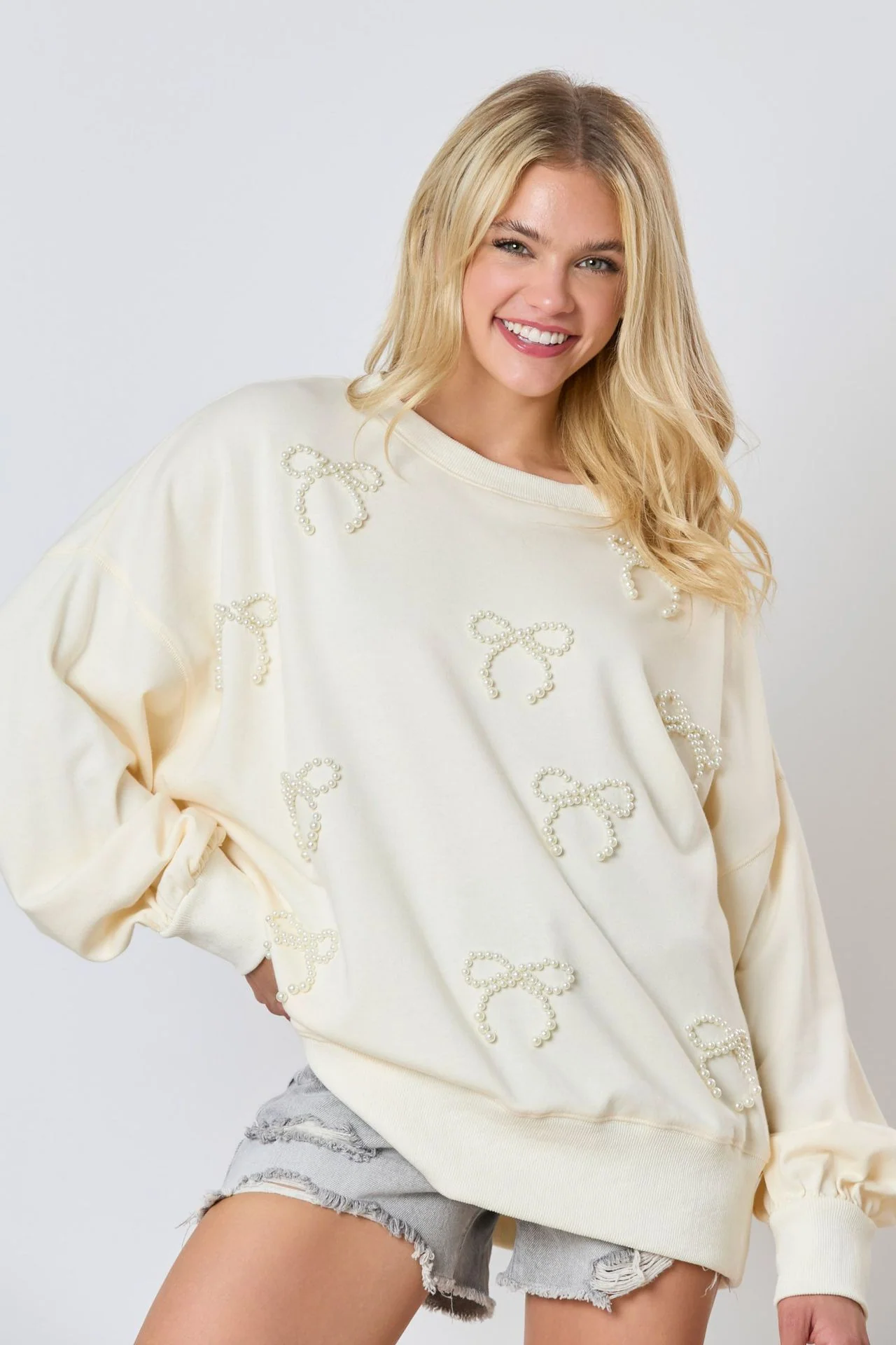 Chic Pearl Bow Long Sleeve Sweatshirt