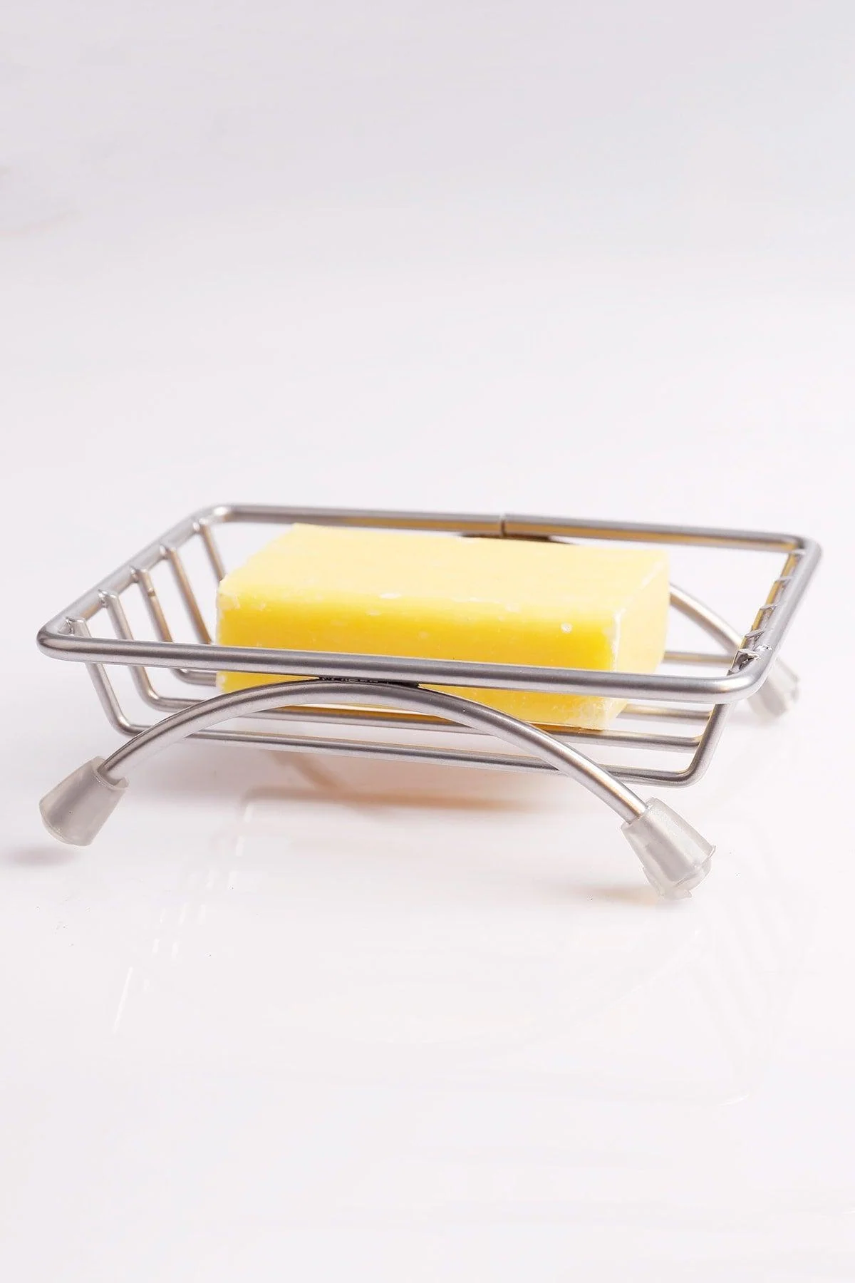 Wall cleaner for streak-free surfaces in homes and offices