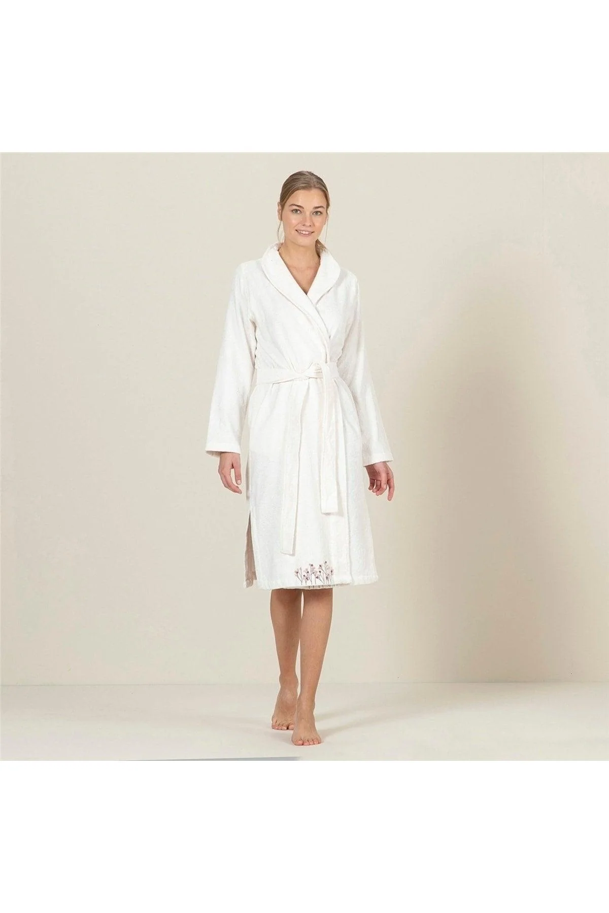 Elegant women's bathrobe in ecru bamboo cotton blend