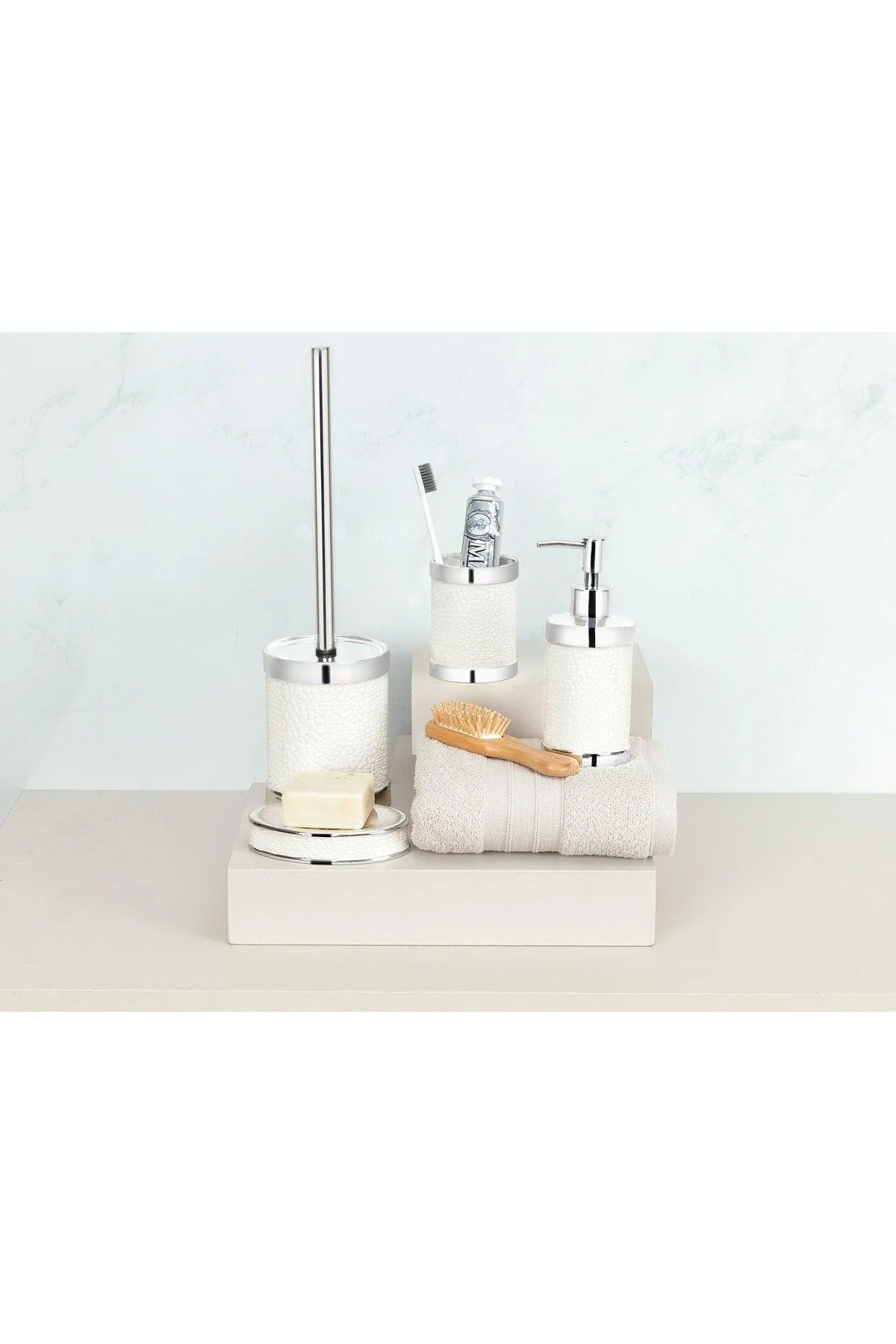4-piece porcelain bathroom set with soap dispensers and accessories