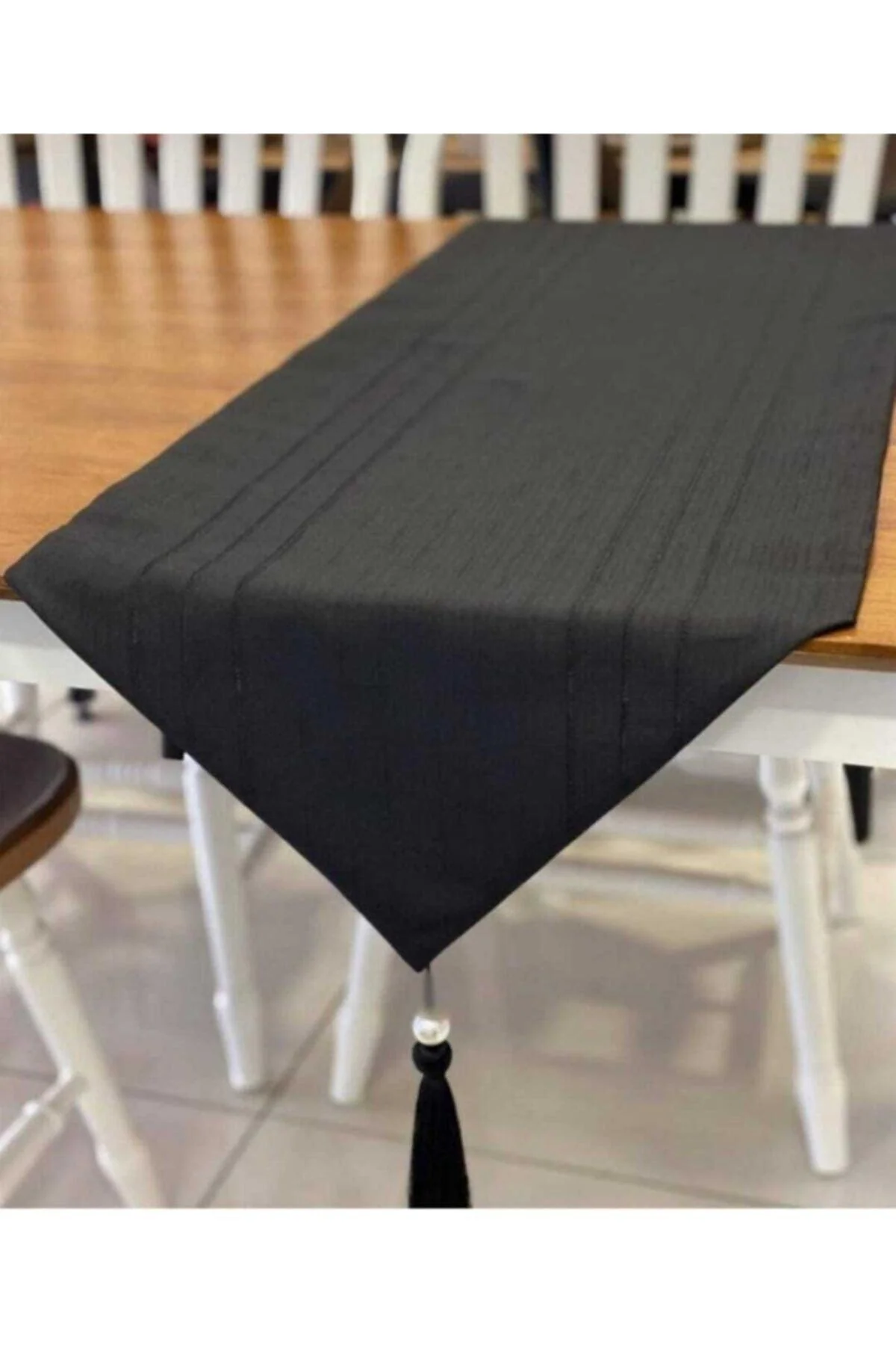 Single table runner in neutral tones