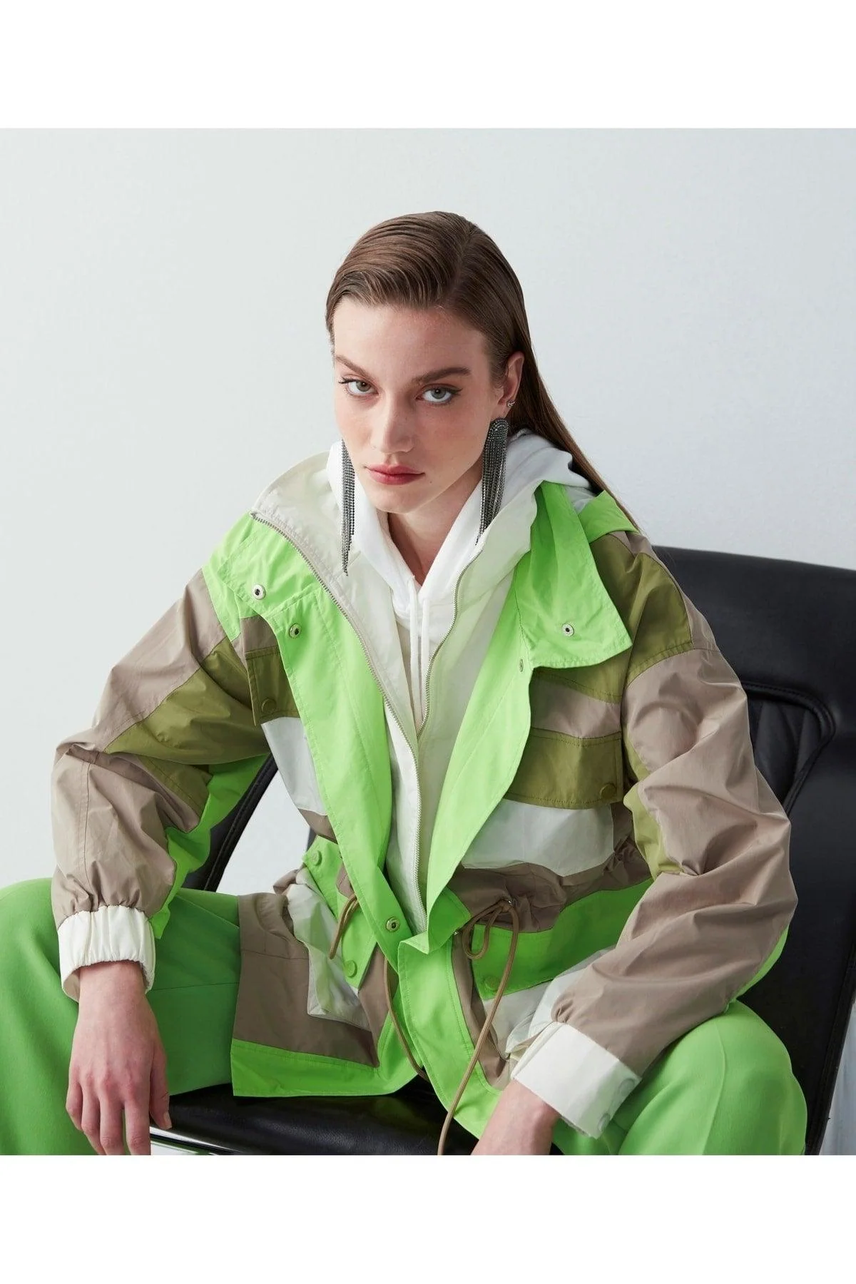 Adjustable Waist Winter Vest in Polyester with Colorblock Design