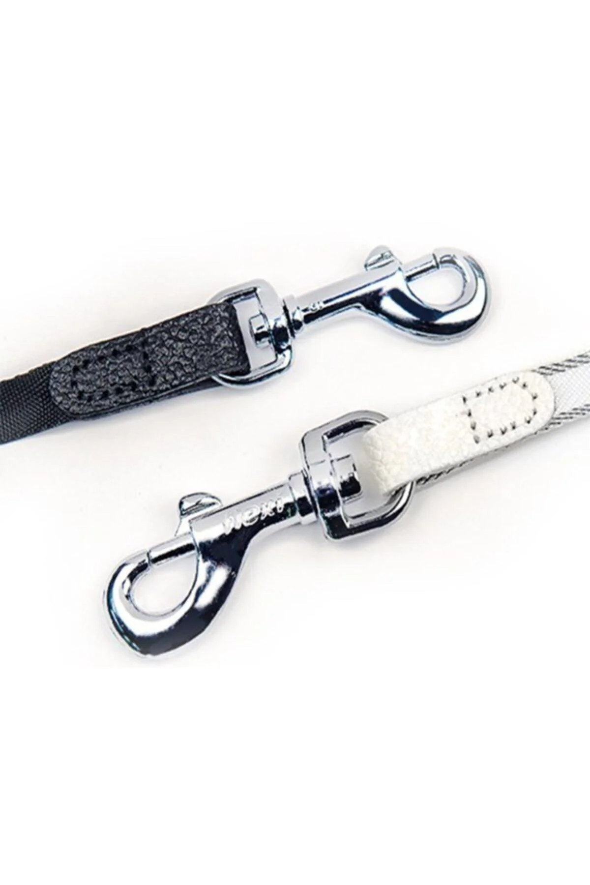 5-meter retractable dog leash in black with compact design