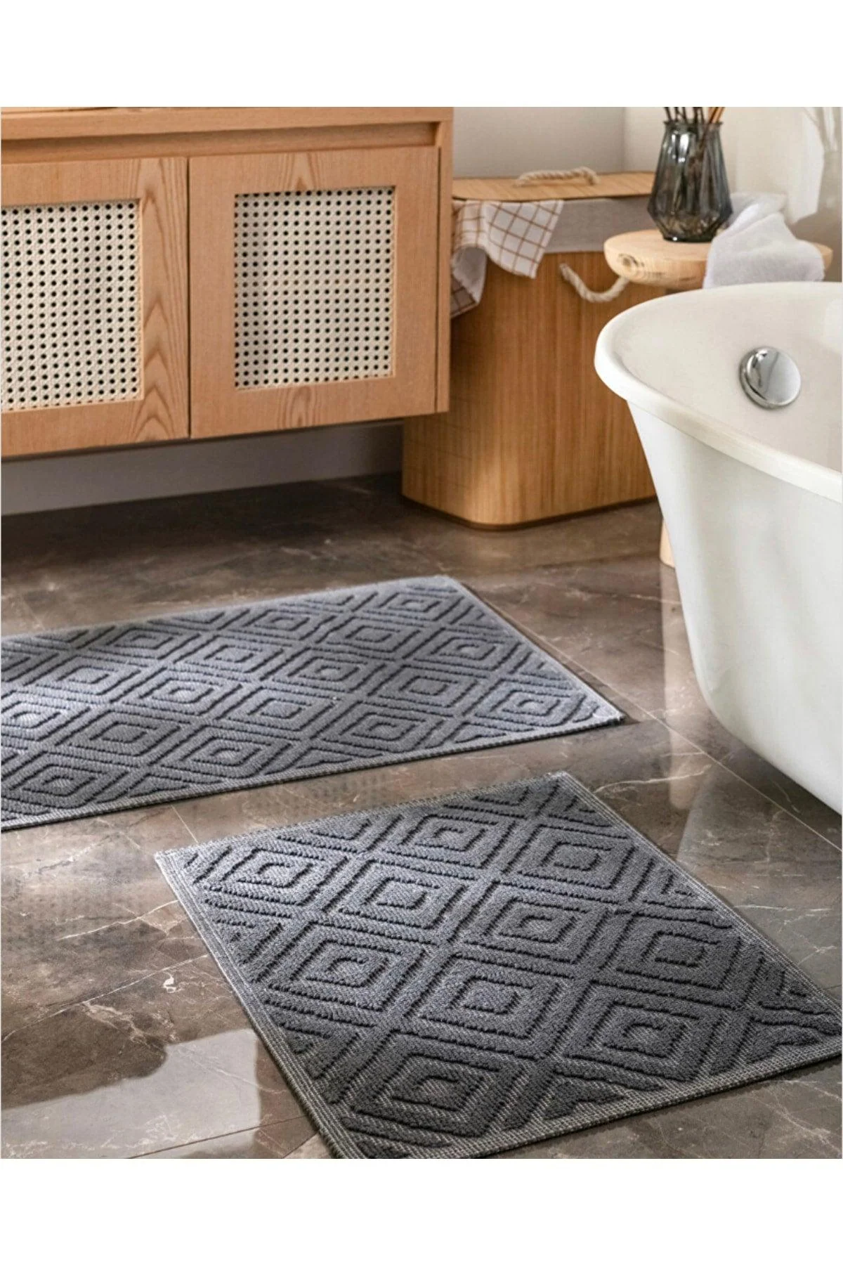 Geometric cotton bath mat set in two sizes