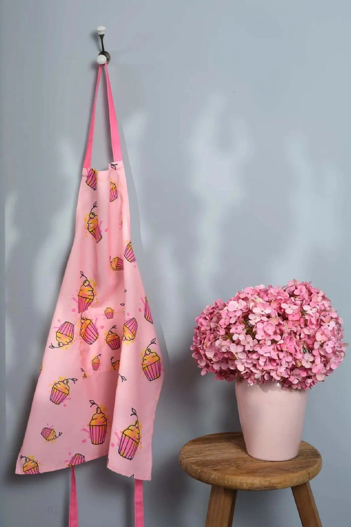 Kitchen apron in soft pink polyester 61 x 69 cm washable