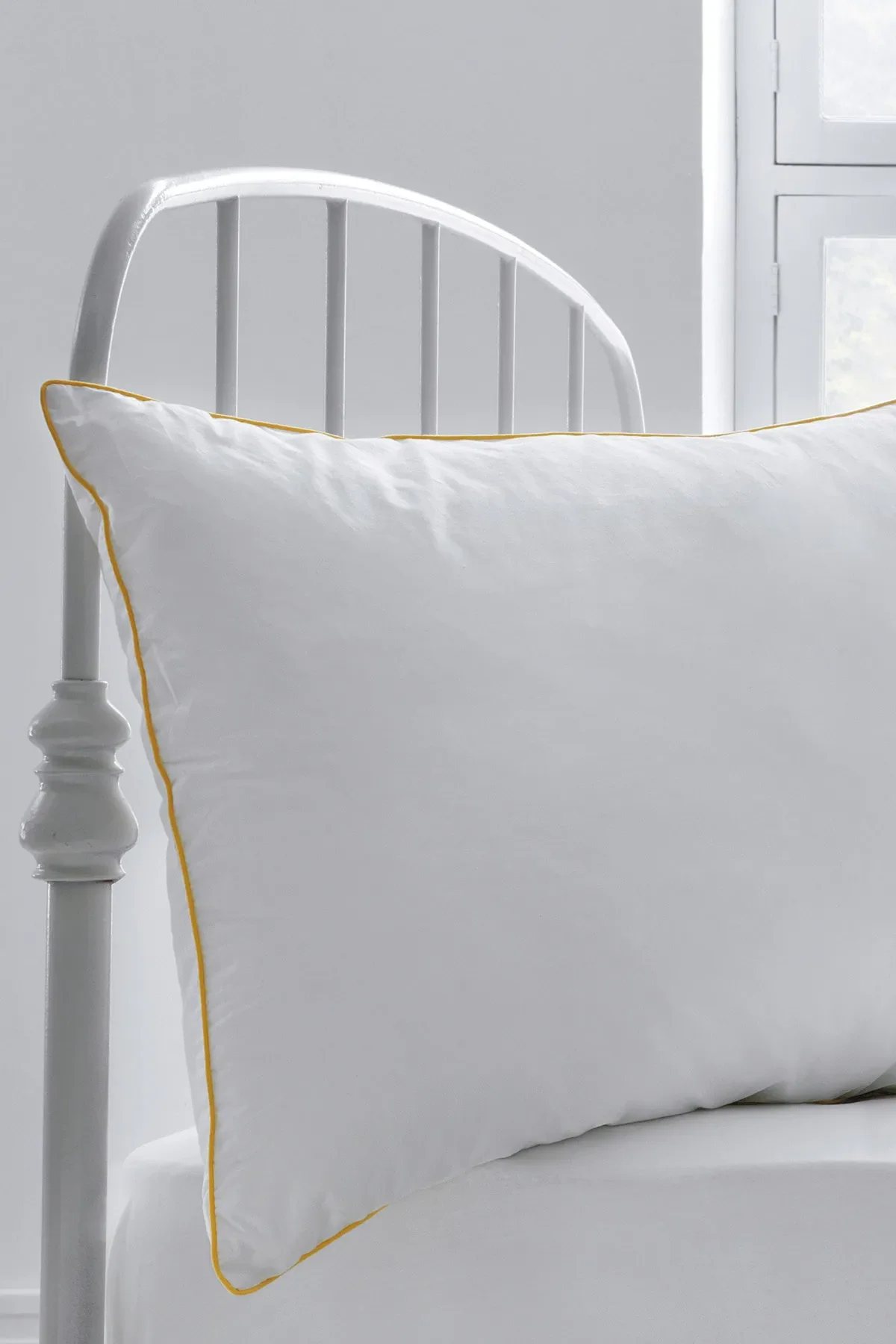 Hypoallergenic polyester fiber pillow, 50 x 70 cm, cotton cover