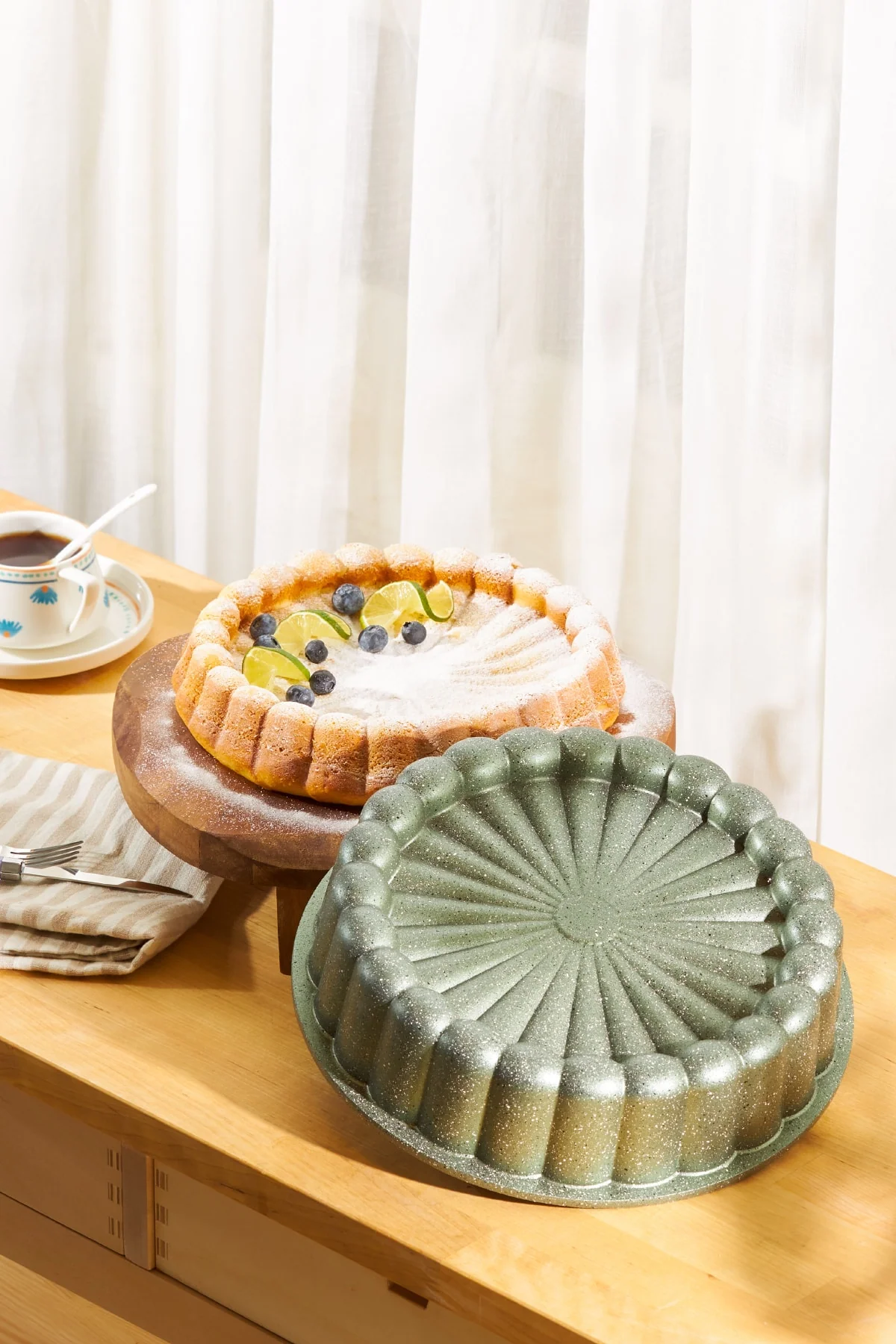 Green granite cake mold with daisy pattern