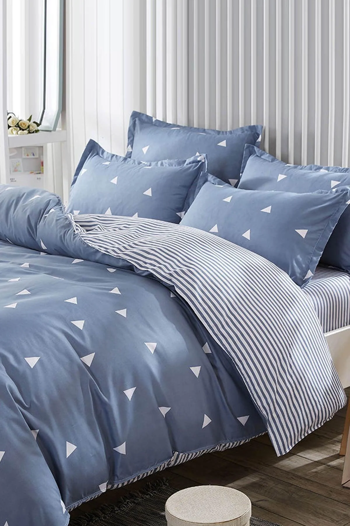Easy-care cotton duvet cover set in soft blue 200 x 220 cm