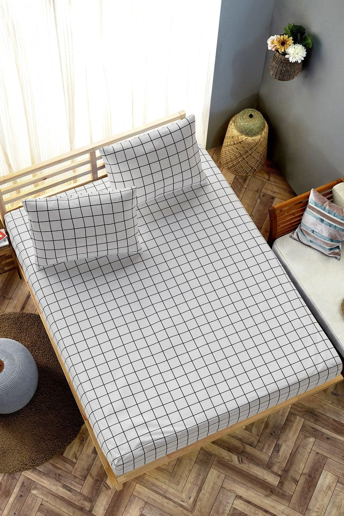 Double bed sheet set with pillowcases in mini plaid white and black