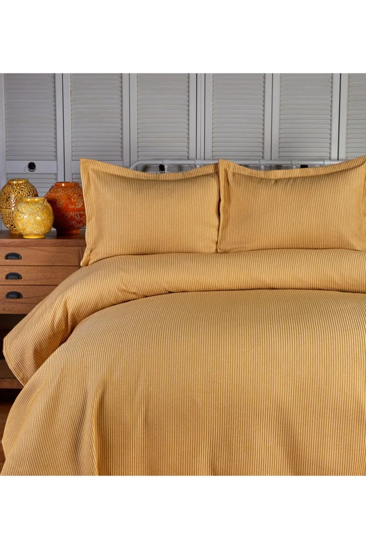 Mustard Double Bedspread Set with Coordinated Pillowcases