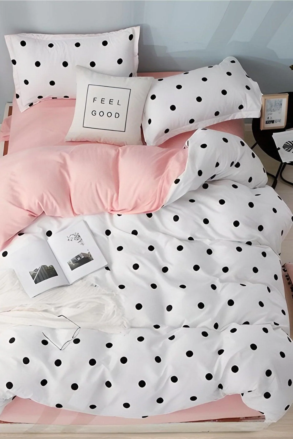 Double-sided duvet cover set with reversible design