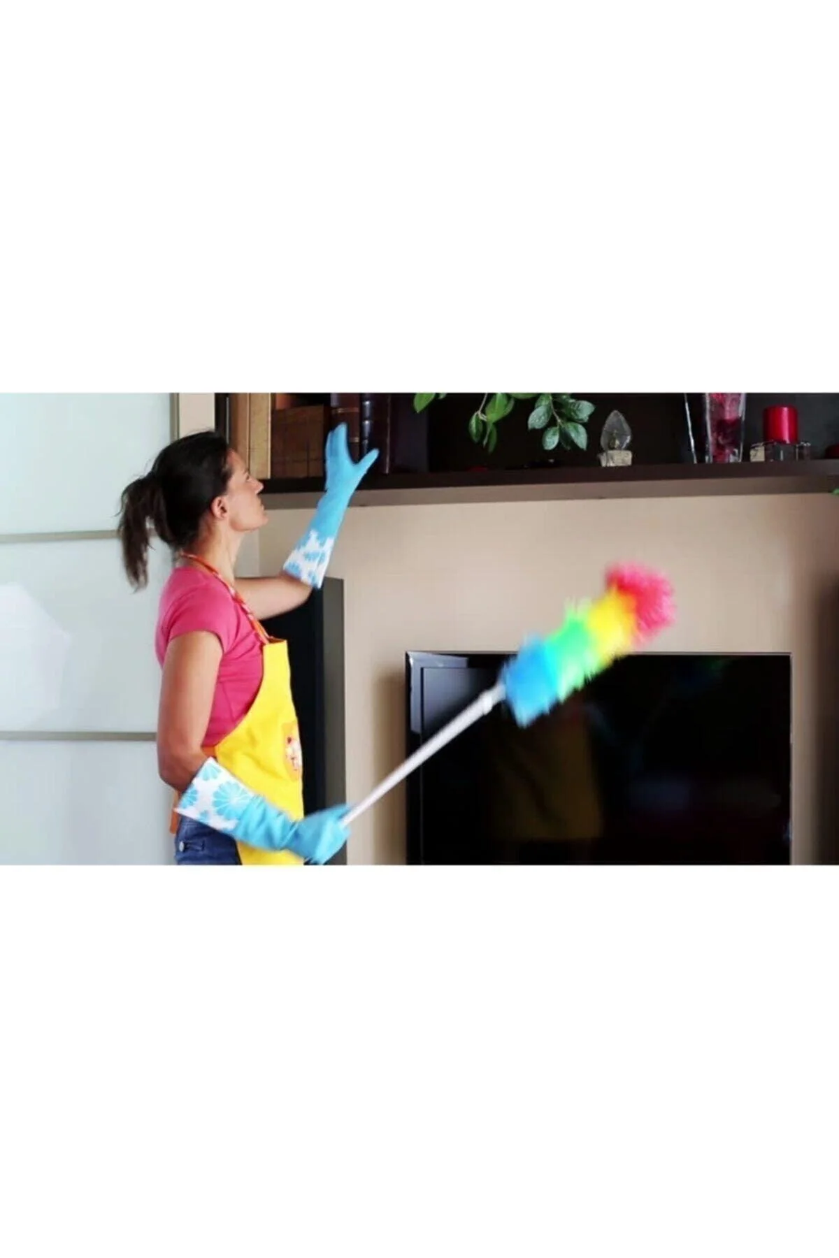Dusting tassel for cleaning hard-to-reach surfaces