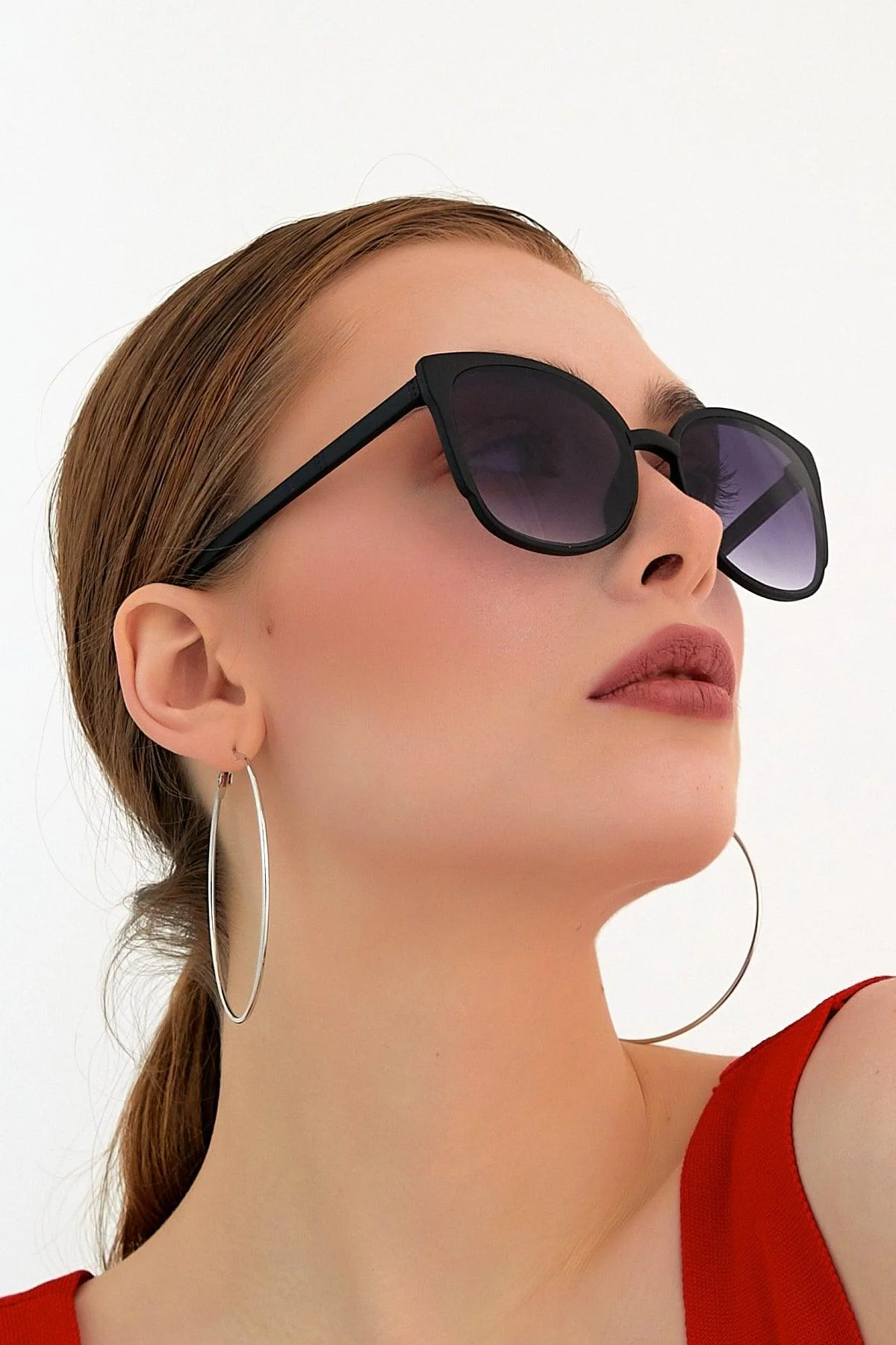 Black Frame Sunglasses – Modern Design with UV Protection