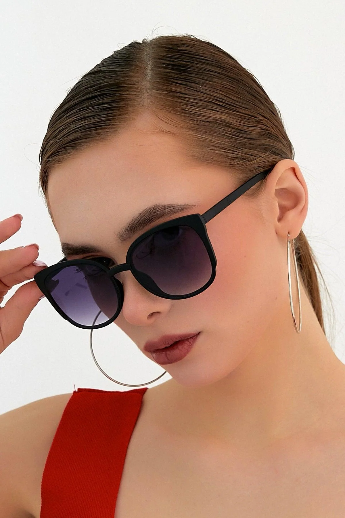Black Frame Sunglasses – Modern Design with UV Protection