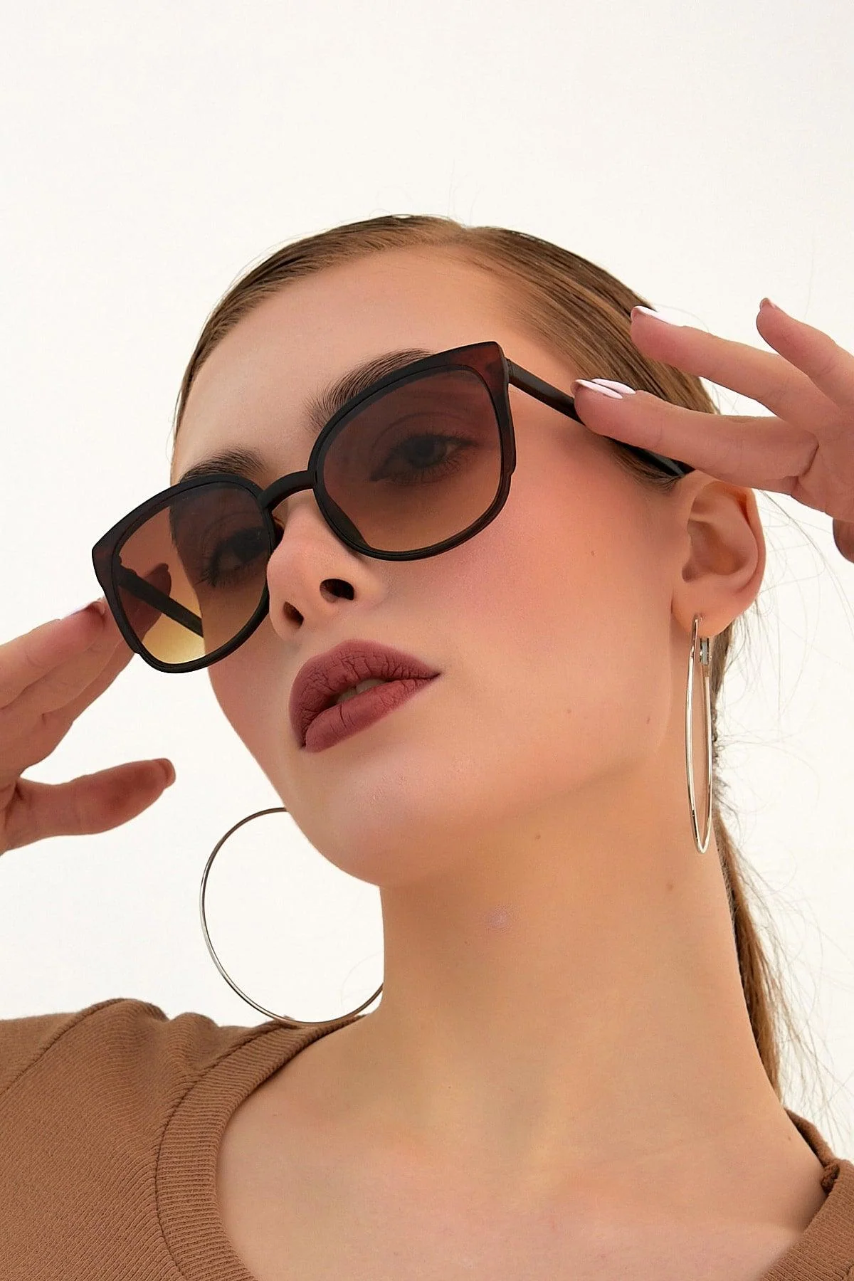 Brown Tinted Sunglasses – Classic Style with UV Protection