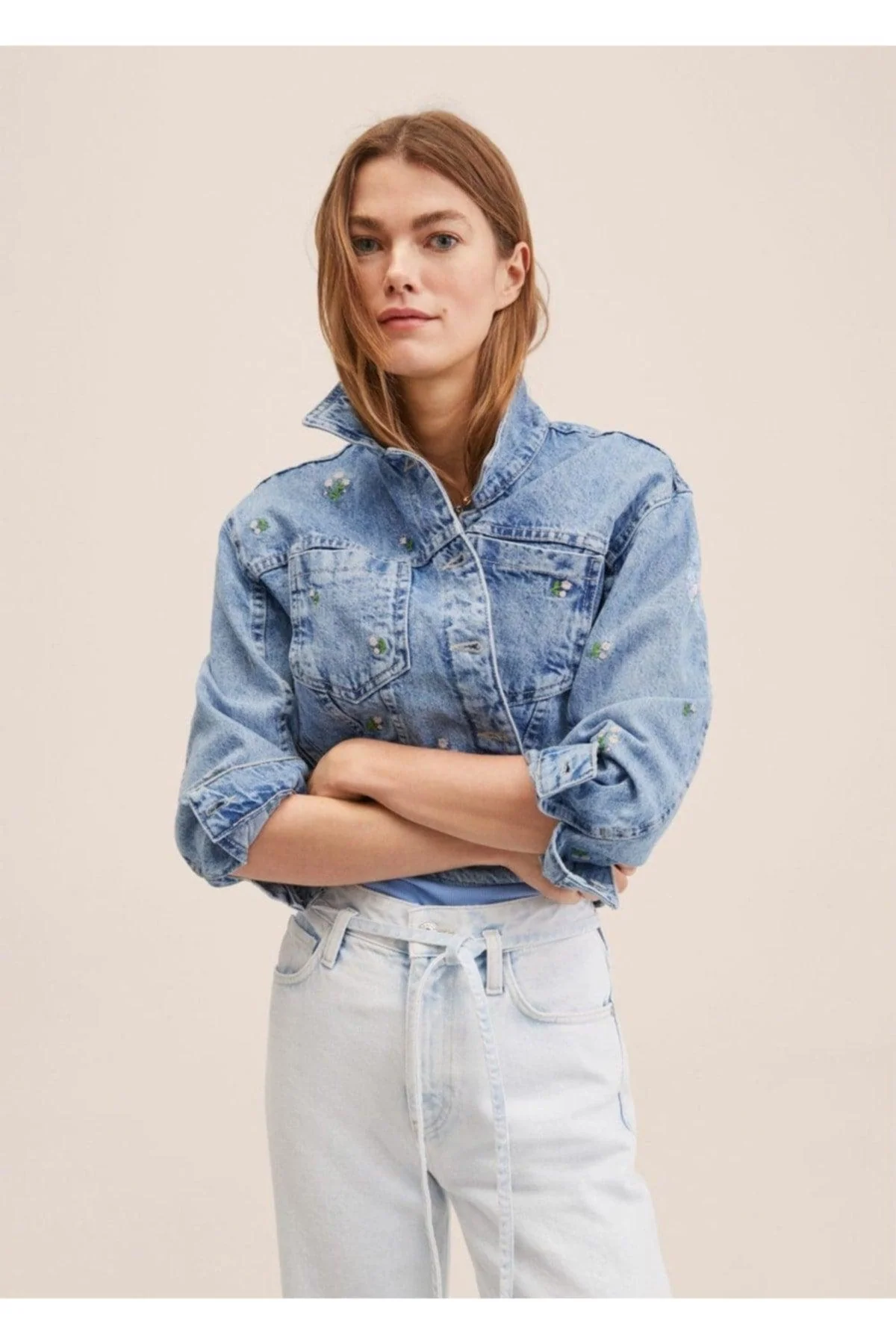 Women's oversized denim jacket with double chest pockets