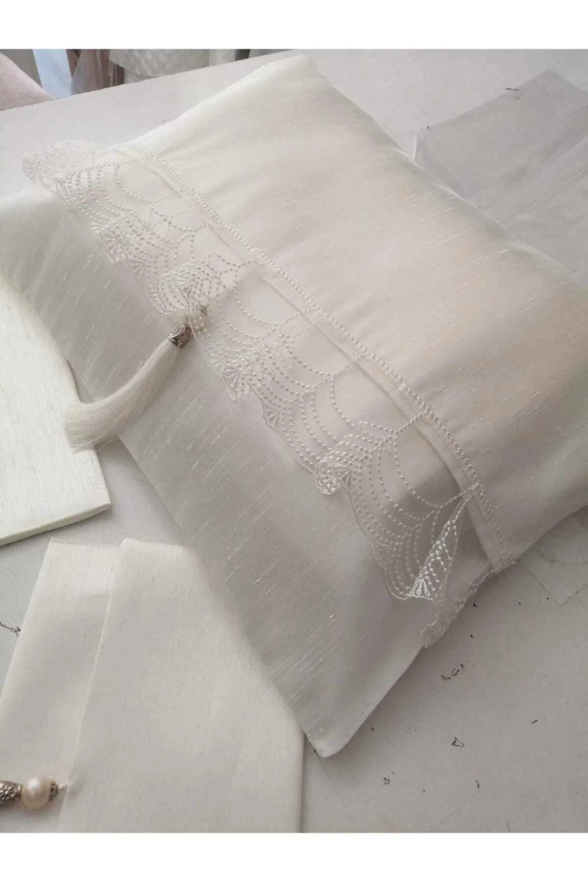 50 x 35 cm silk envelope gift bag with decorative trim