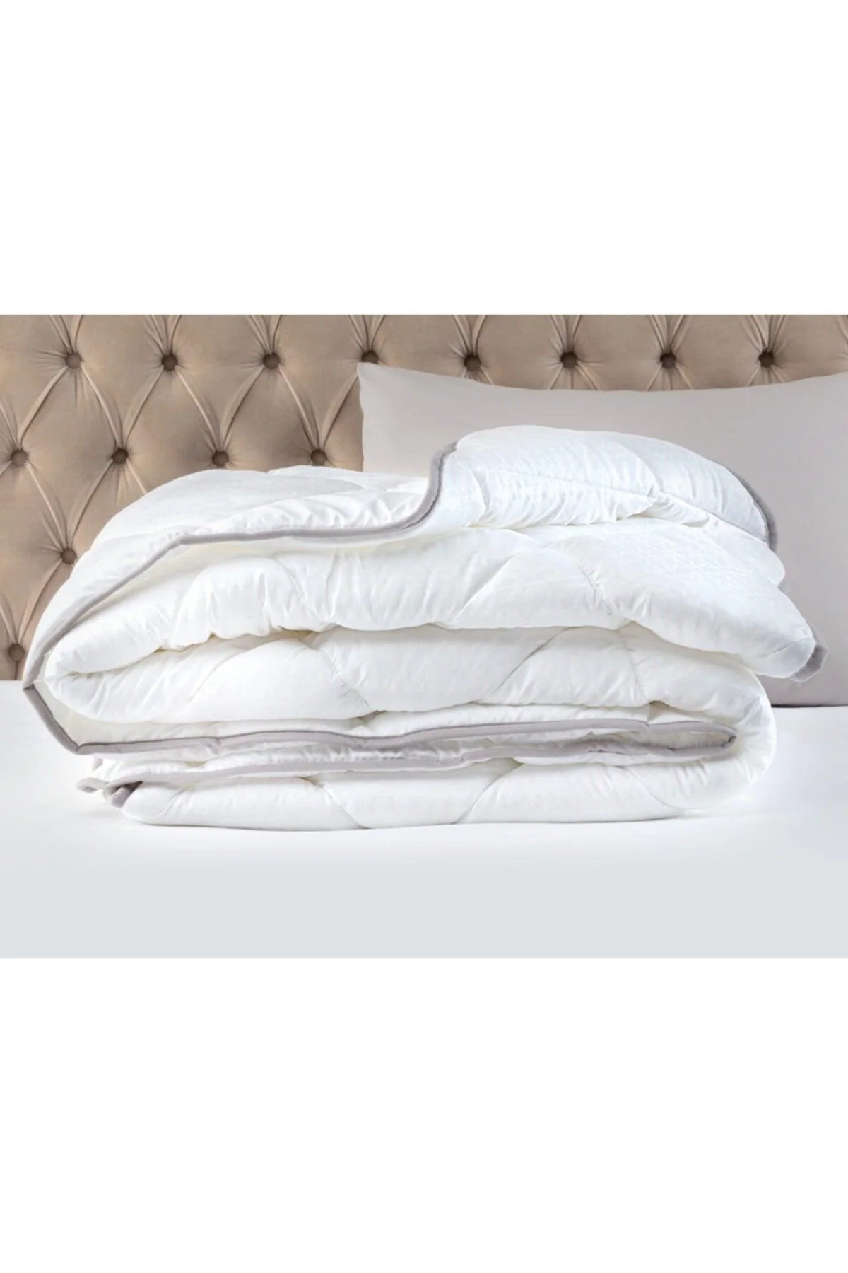 White Jacquard Pile Double Quilt – Microfiber with Silicone Filling