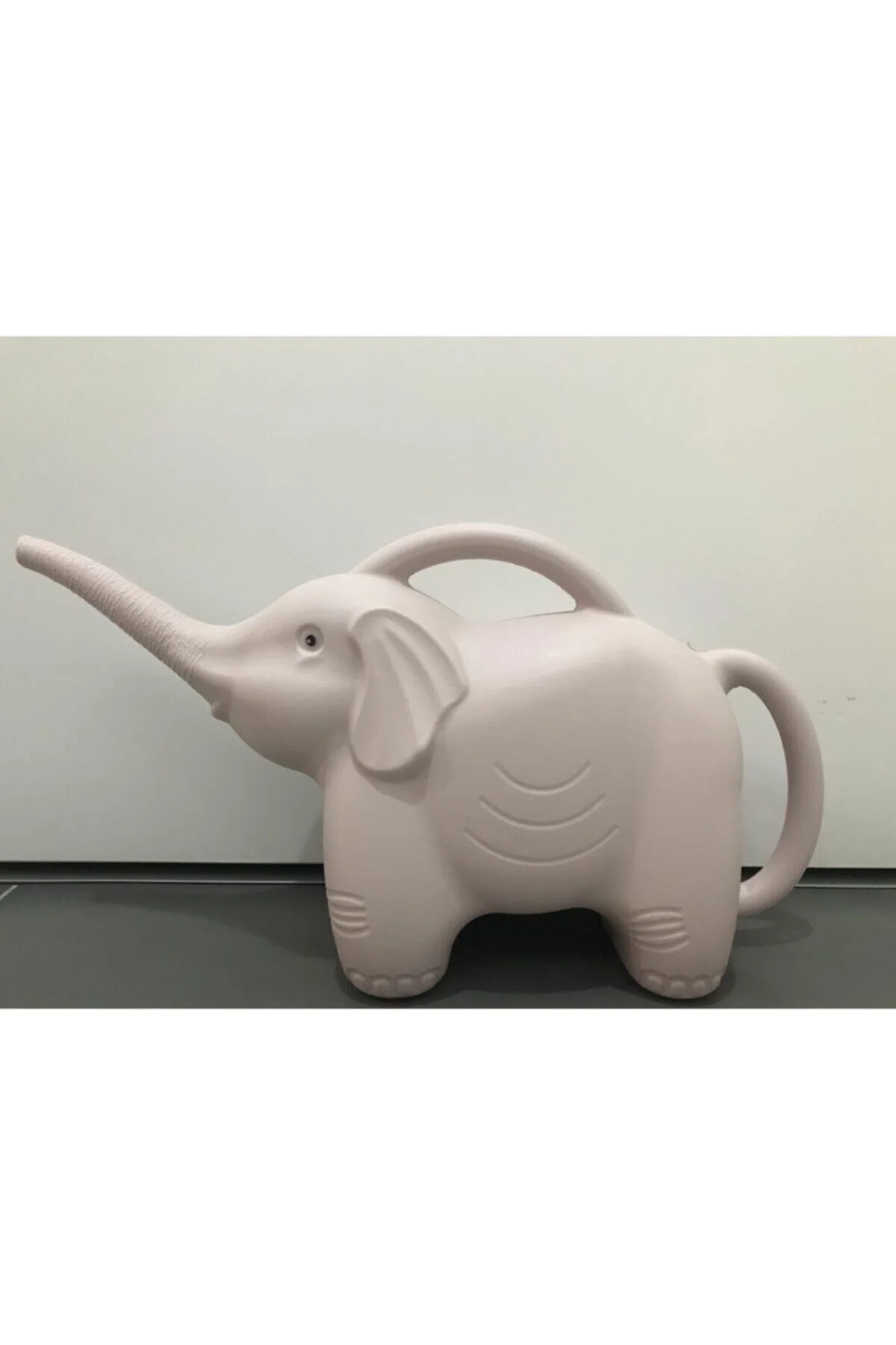 Elephant-shaped flower watering can in magenta or powder pink