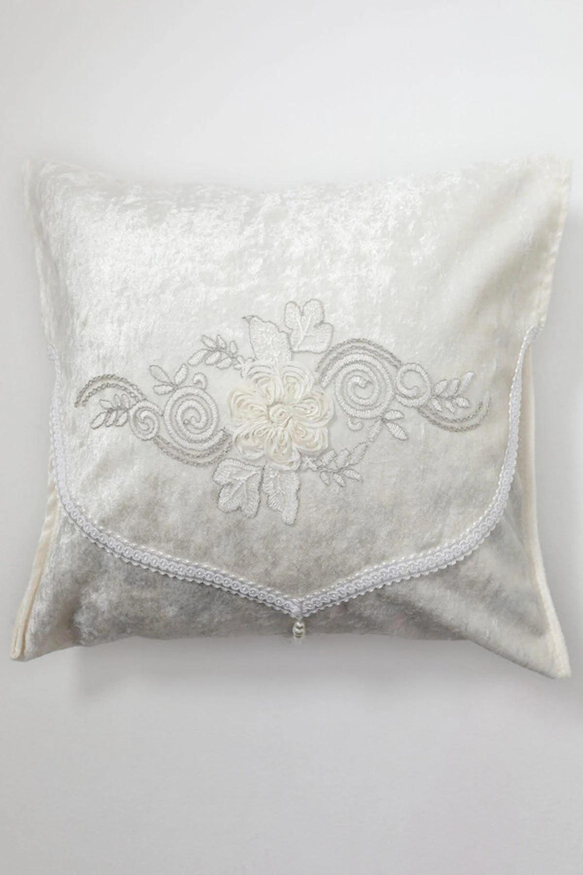 Ecru Velvet Lace Envelope Pack with Tassel Detail - 45x47 cm