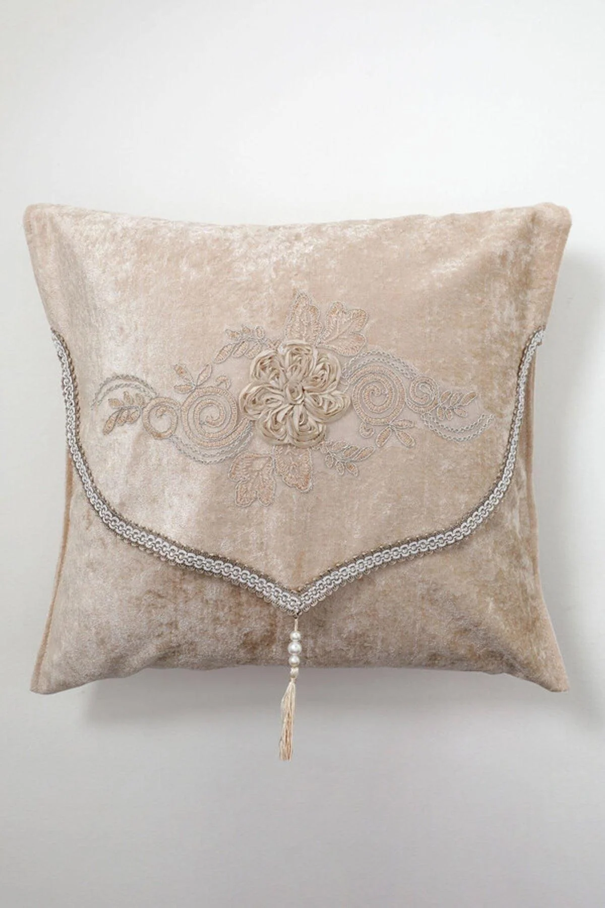 velvet jewelry pouch with lace trim and tassel detail