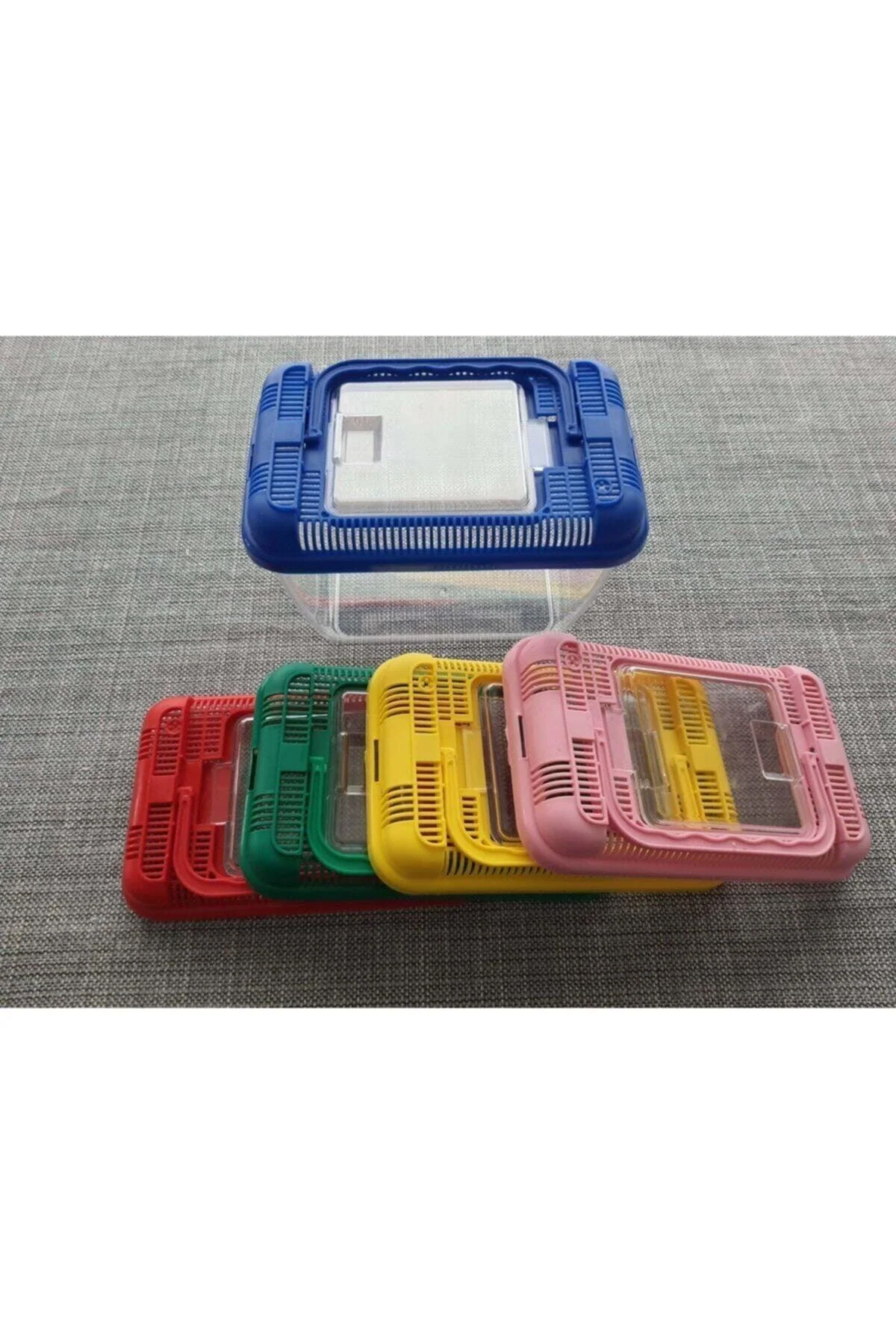 Portable 1.6 liter transparent pet travel container