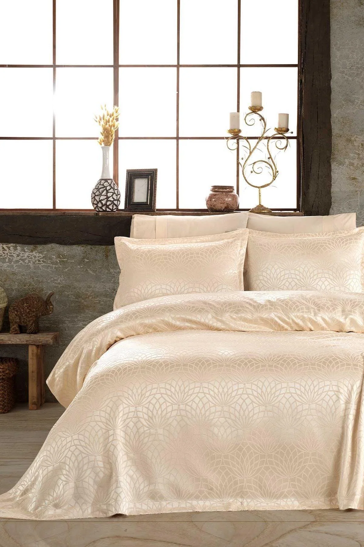 Double Jacquard Chenille Bedspread Set with Throw Pillows in Green
