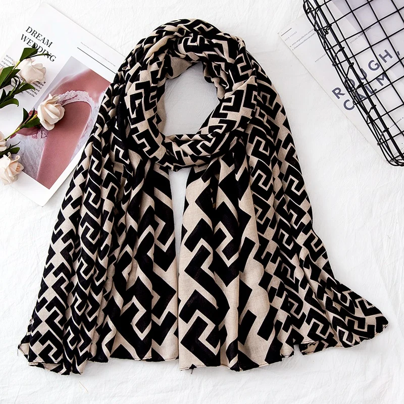 Geometric Letter Print Mid-Length Scarf
