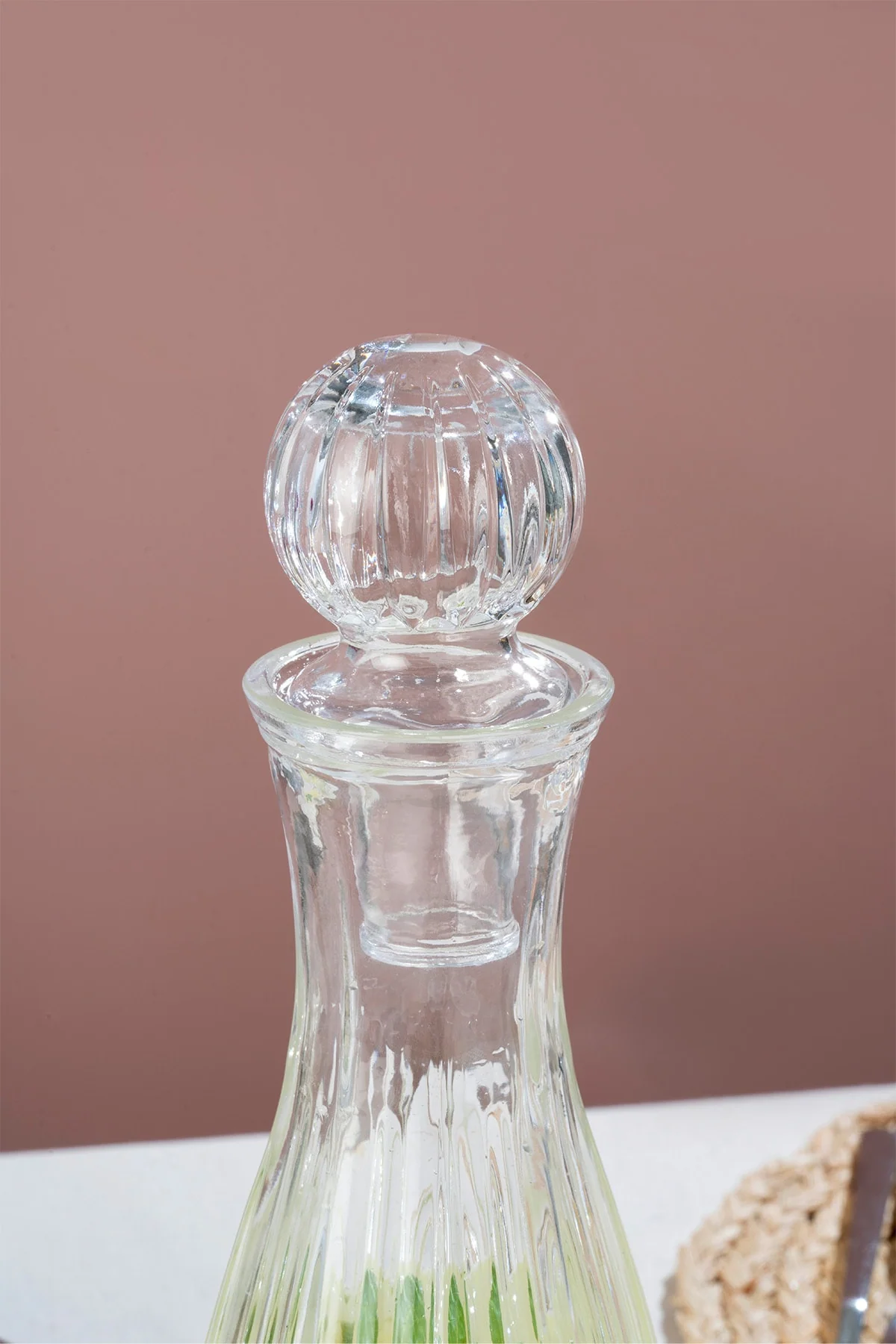 Hand-blown glass carafe with lid 1000 ml