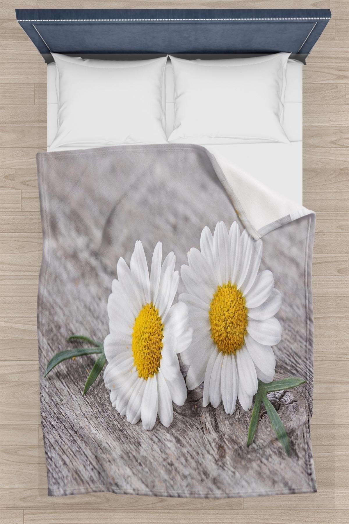 Gray daisy-patterned double blanket