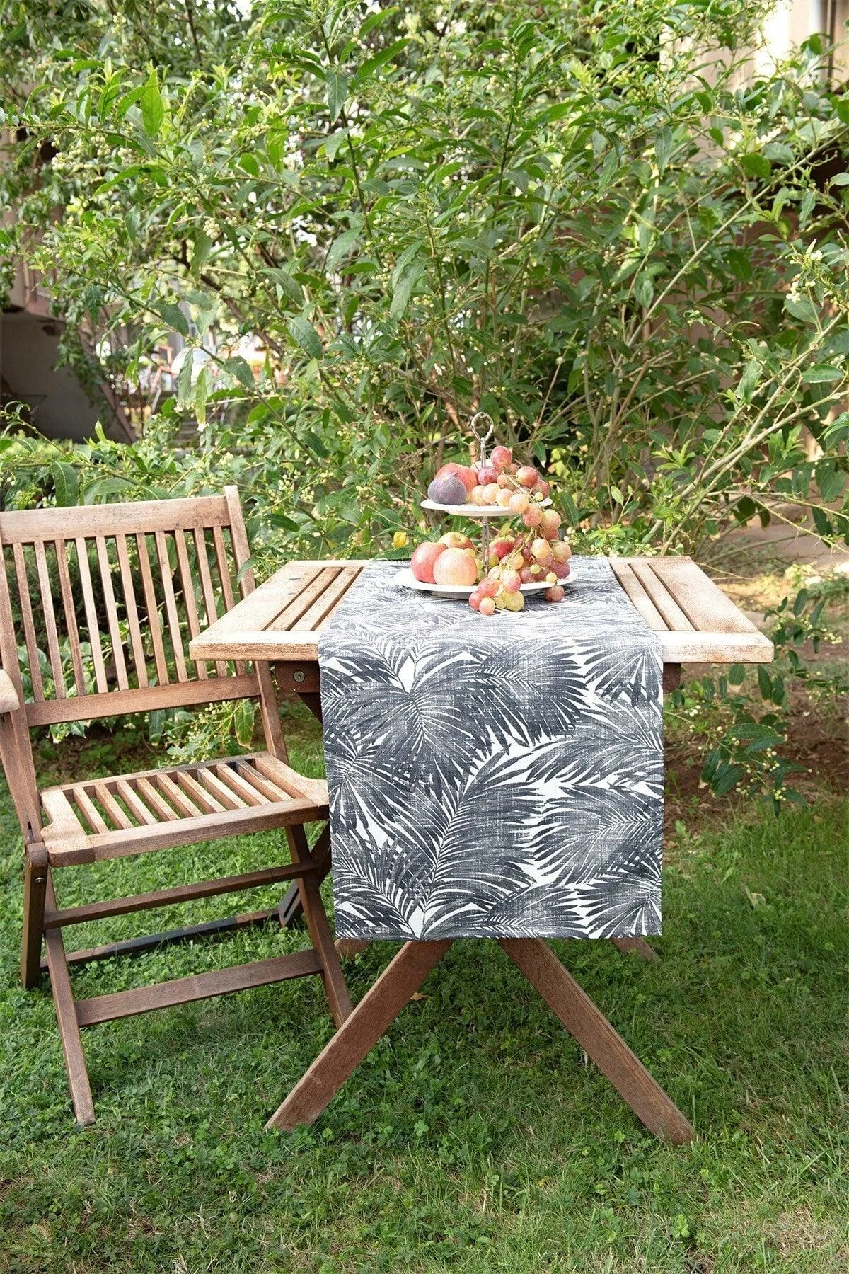 Water repellent cotton table runner 40 x 135 cm in gray