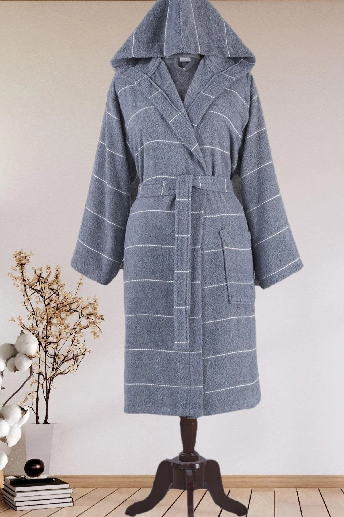 Lightweight striped hooded bathrobe with high absorbency