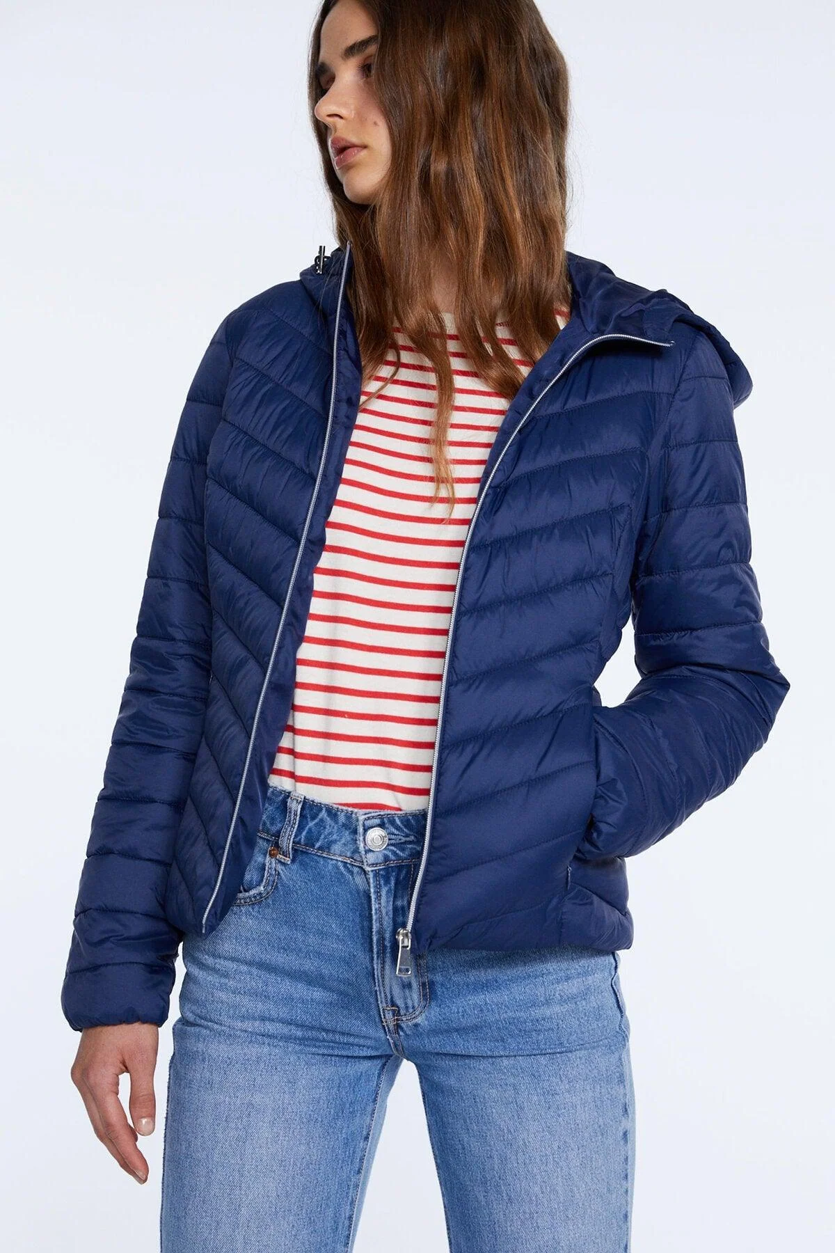 Women's inflatable puffer jacket with hood and side pockets