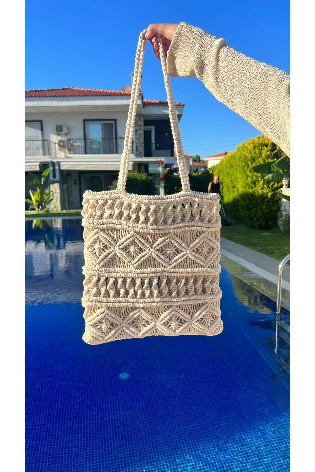 Macrame crossbody bag with stylish design and practical storage