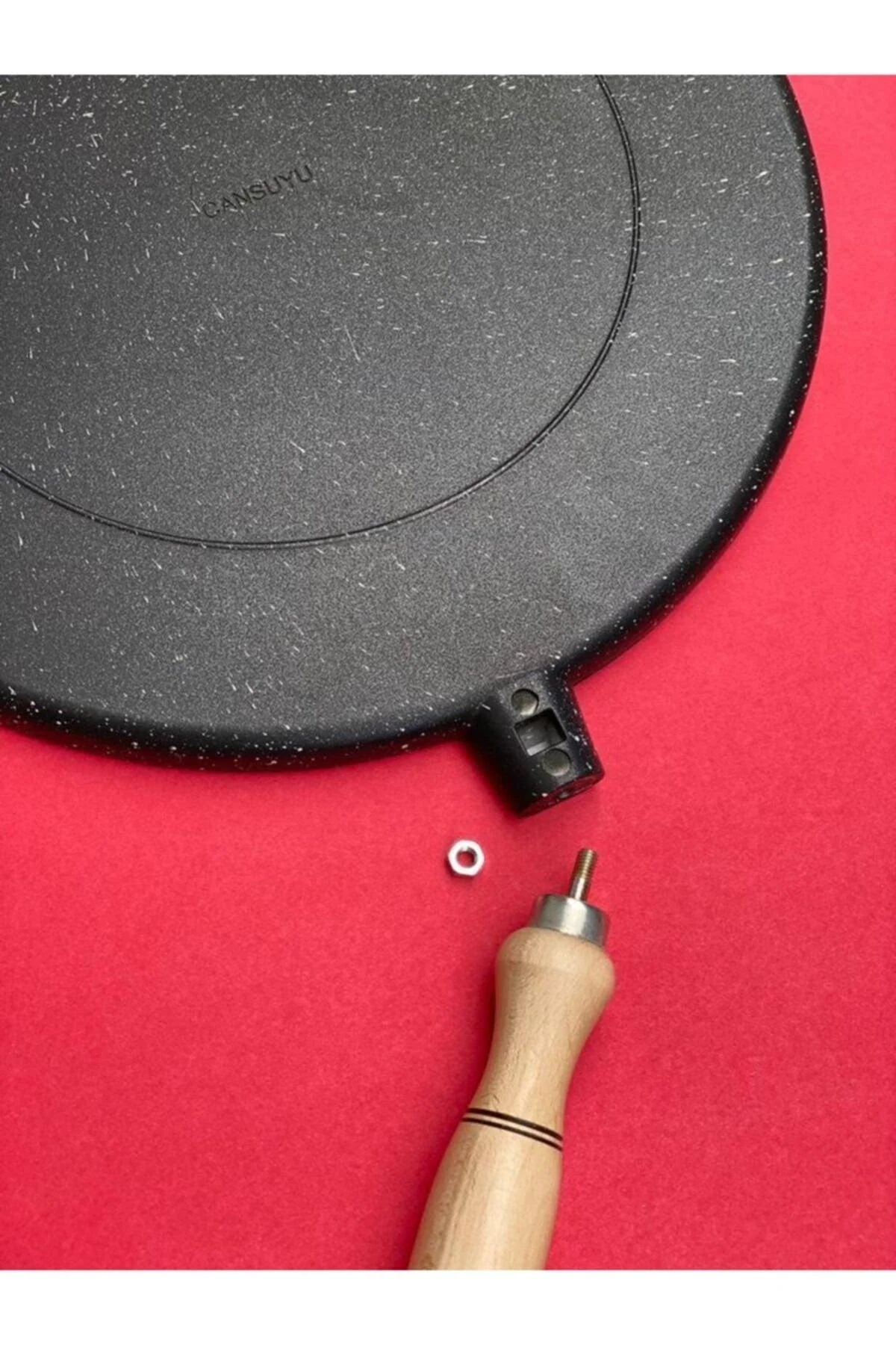 Non-stick granite-coated aluminum pancake pan with removable handle
