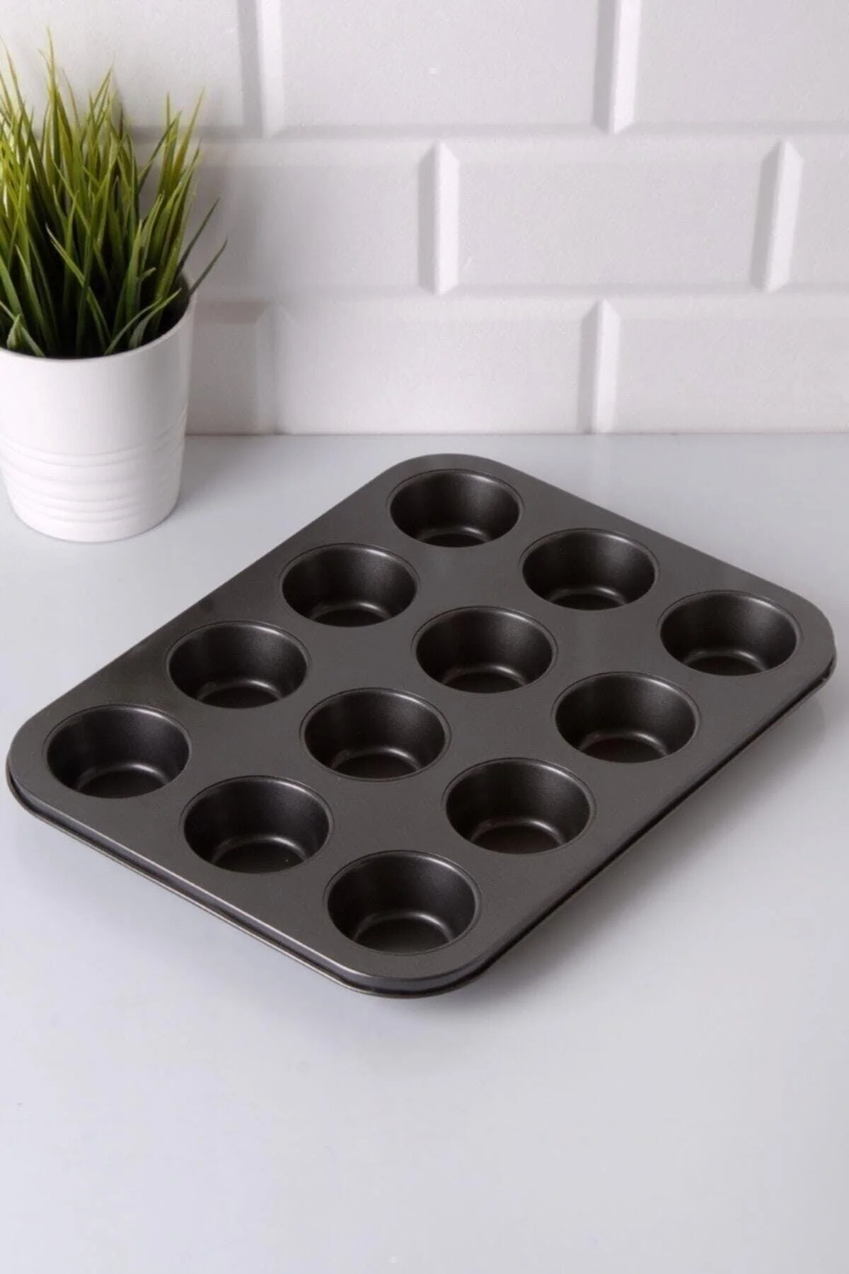 Non-stick carbon steel muffin baking mold - 12-cup