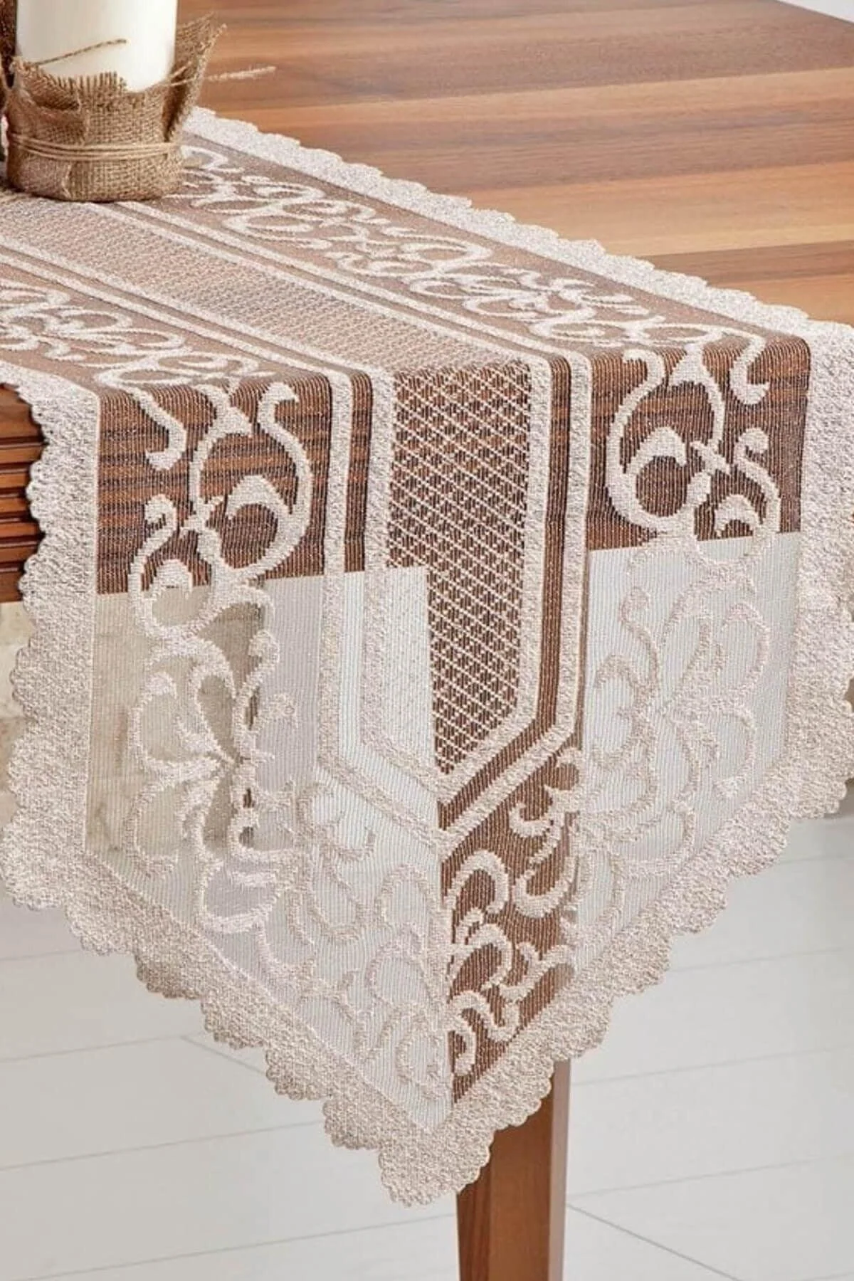 Polyester knitted pattern runner 145 x 40 cm in brown