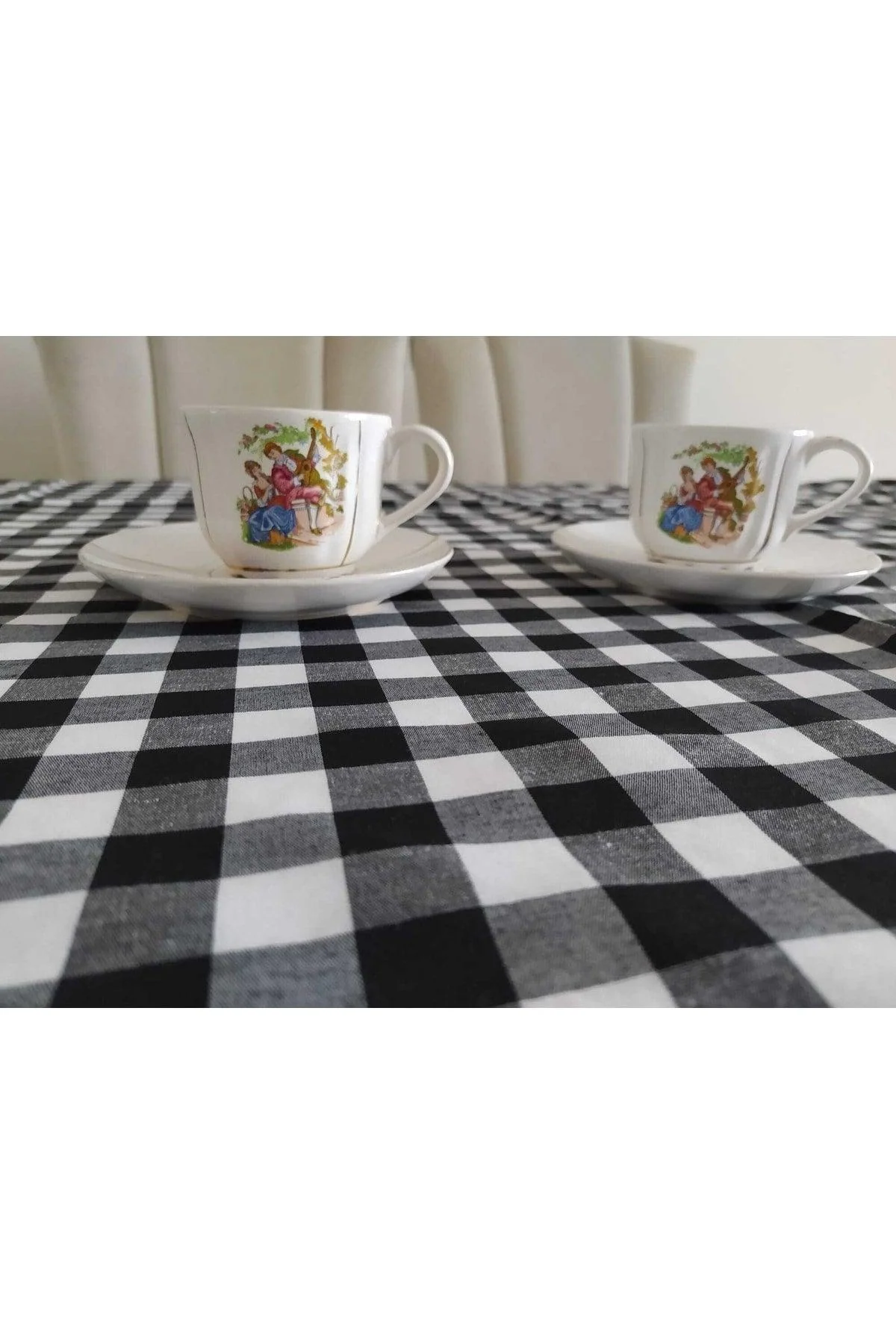 Small‑Square Gingham Tablecloth – Durable Polyester Blend, Machine Washable
