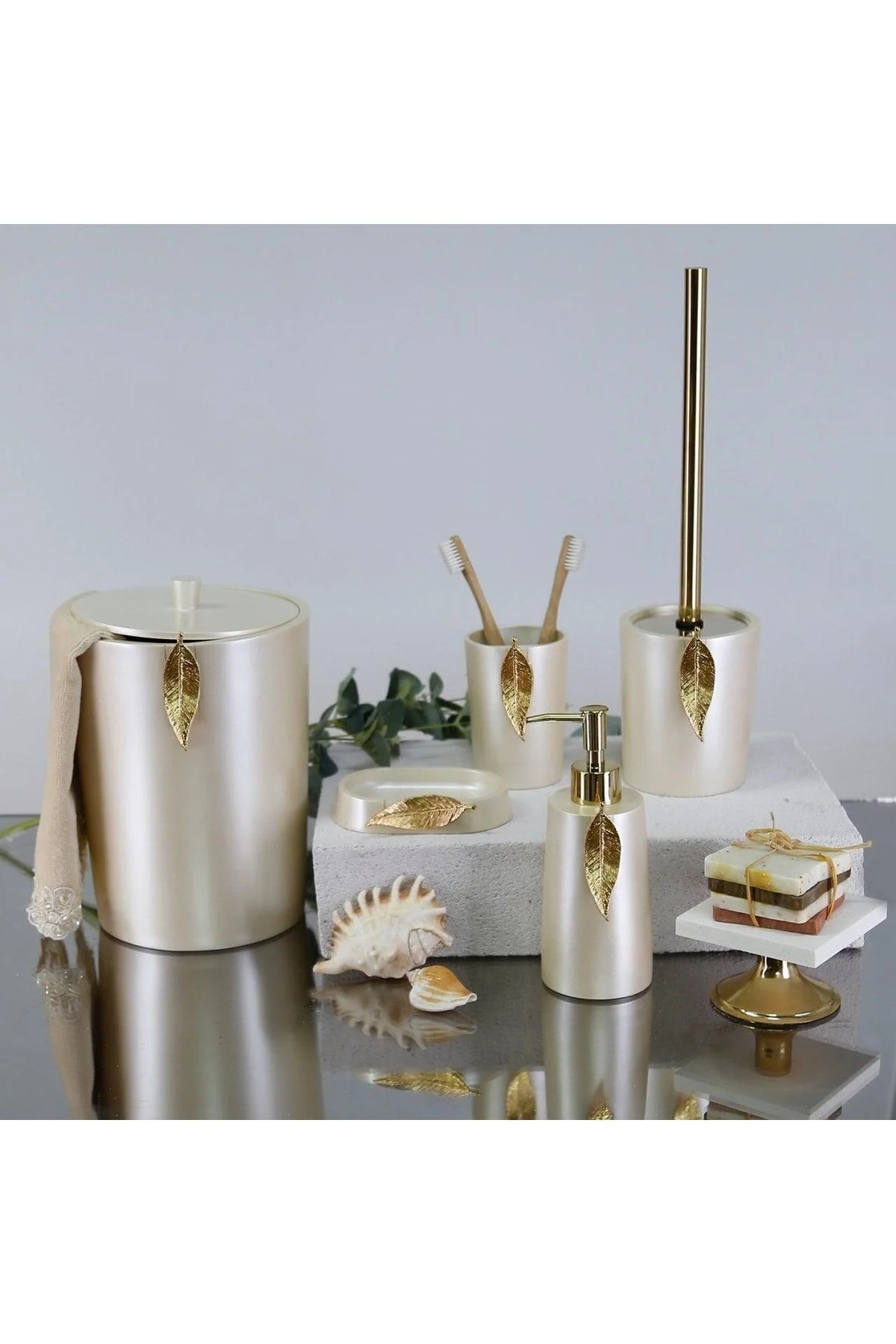 Gold leaf 5-piece bathroom set