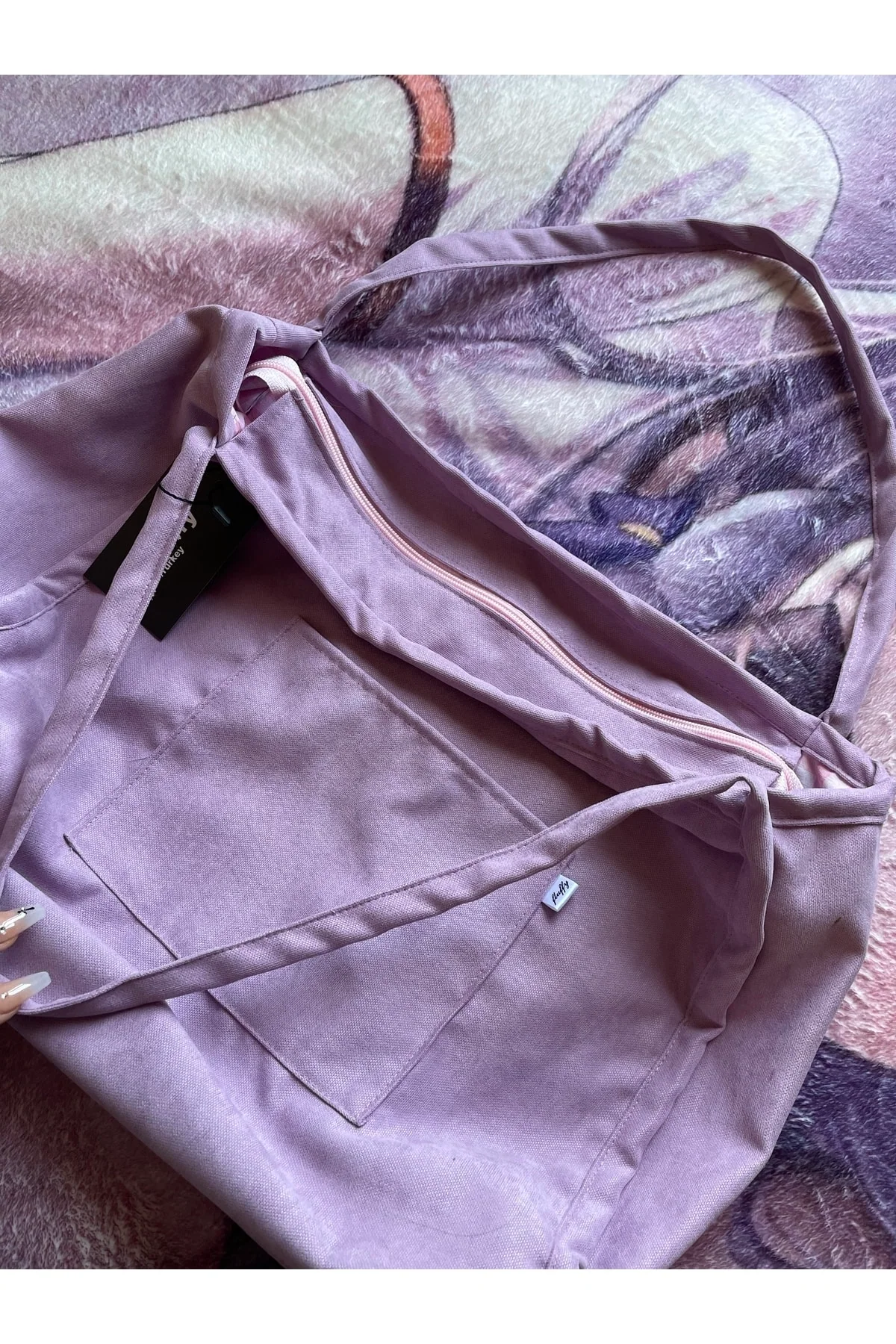 Soft lilac tote bag with pockets and zipper