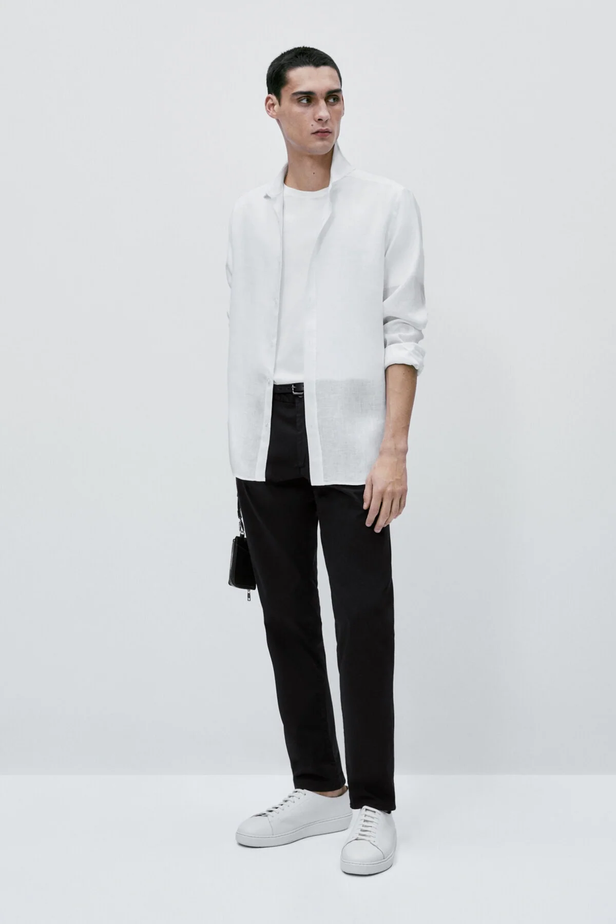 Slim fit linen shirt in natural color for men and women