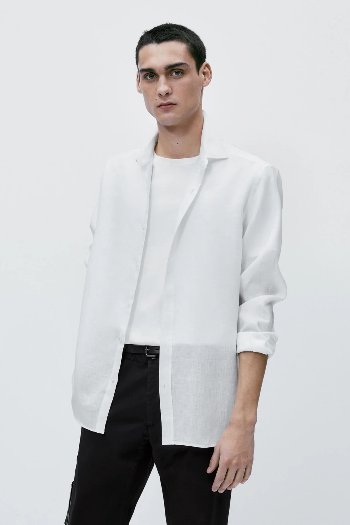 Slim fit linen shirt in natural color for men and women