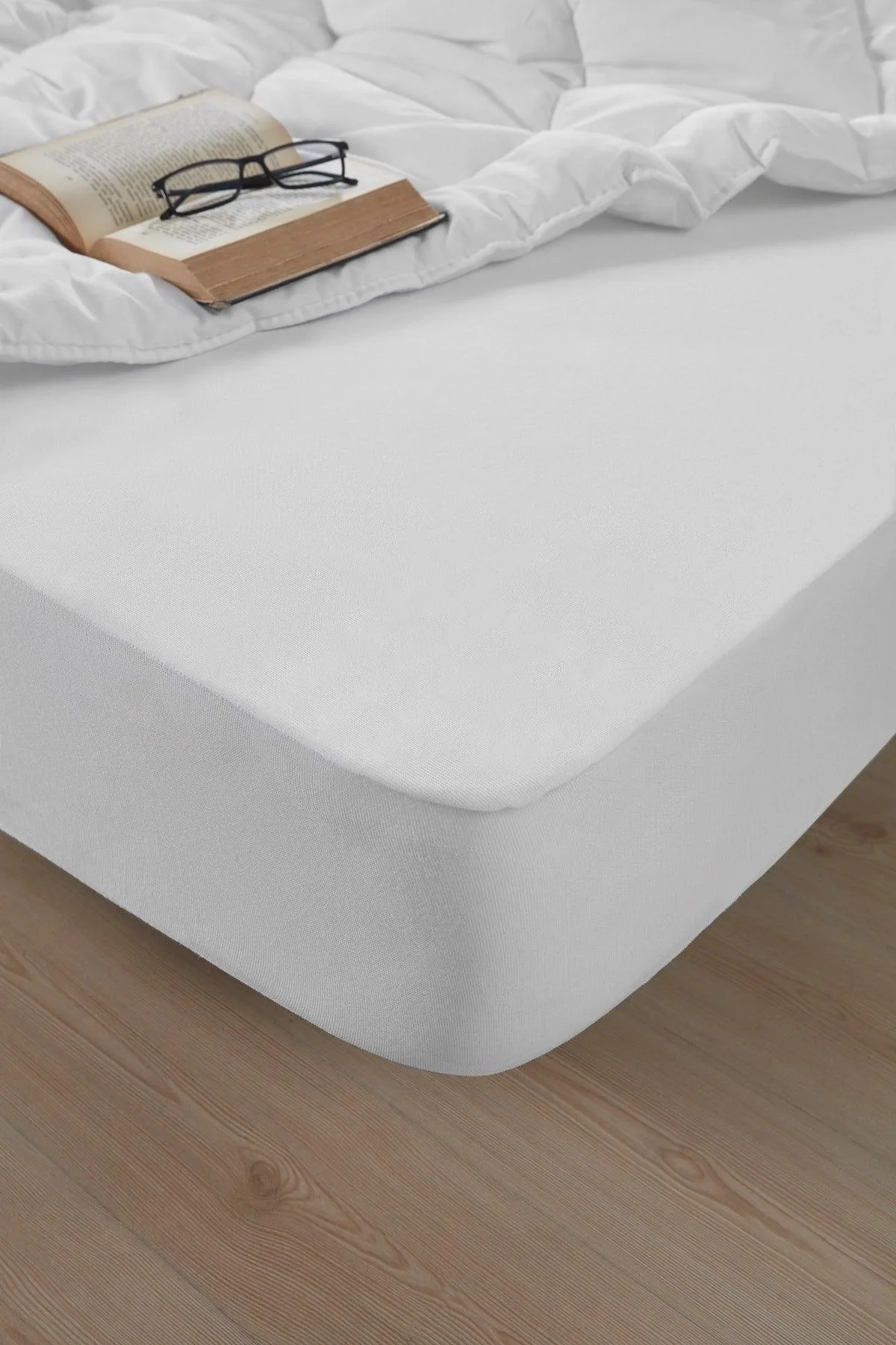 Liquid-Proof Mattress Undersheet with Antibacterial Protection