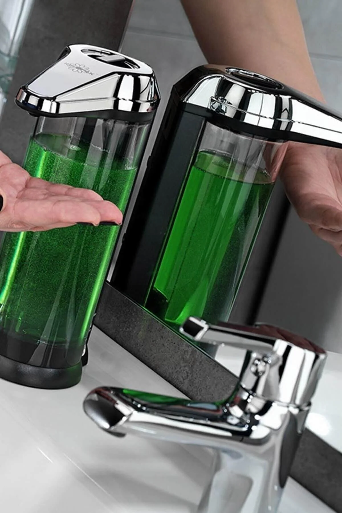 Automatic liquid soap dispenser with sensor