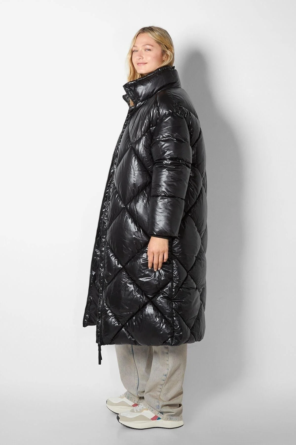 Long puffer jacket for women in polyester