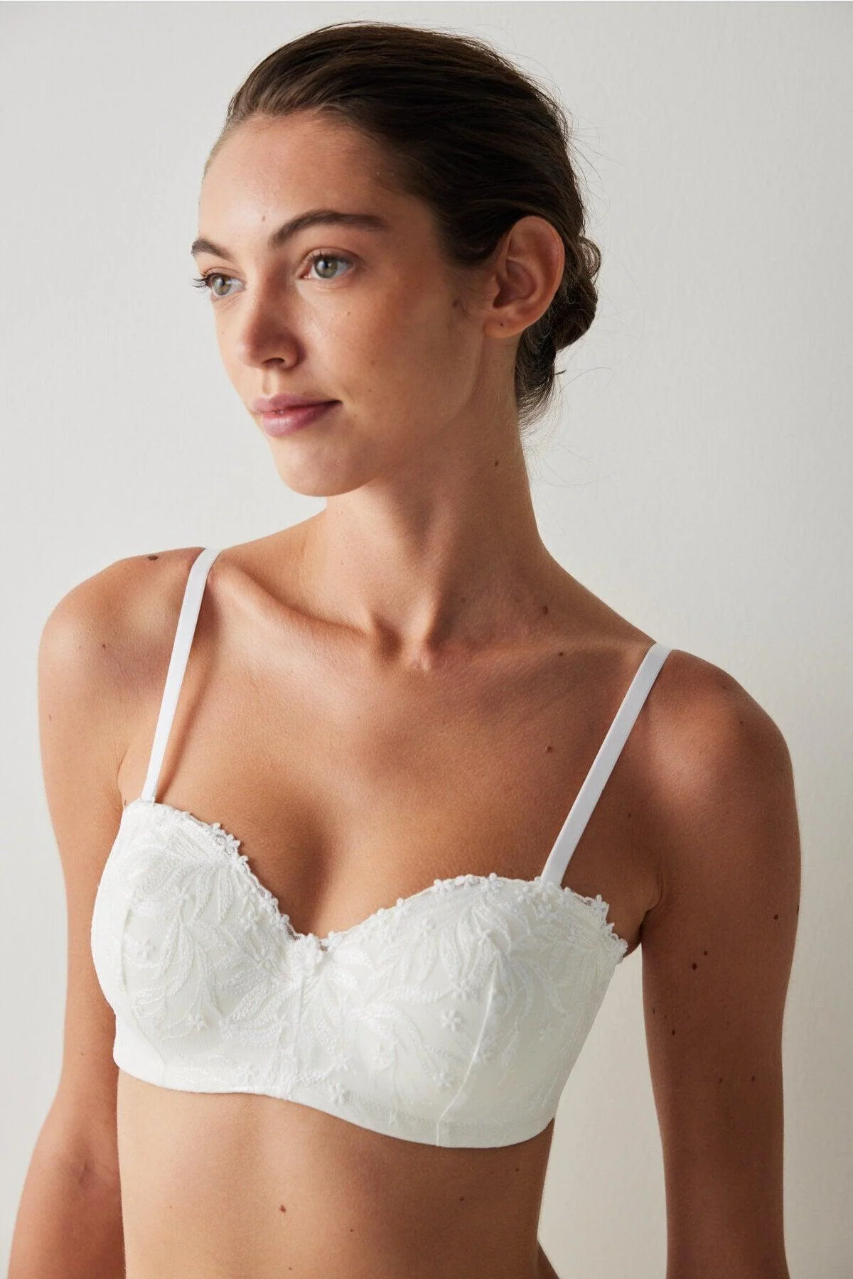 Lace Bra with Detachable Straps and Underwire