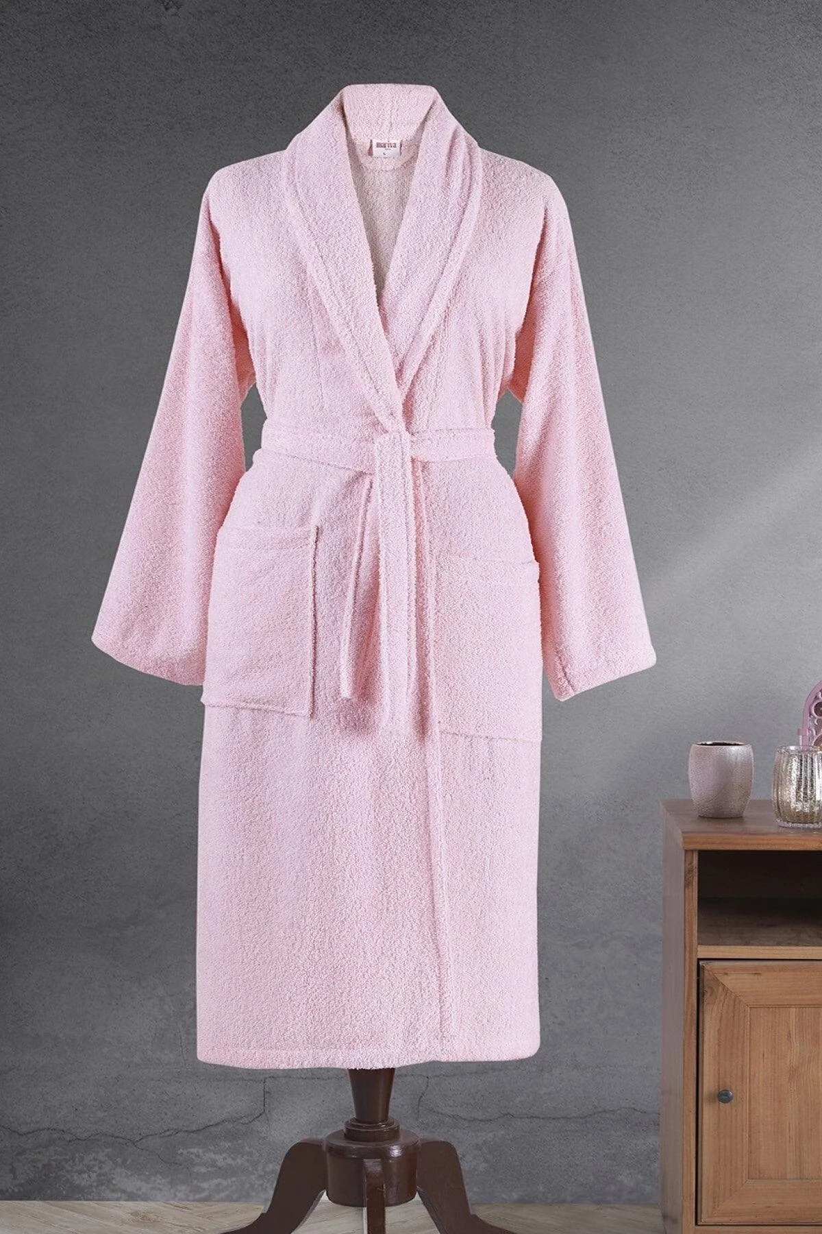 Soft cotton bathrobe in pink – lightweight and highly absorbent