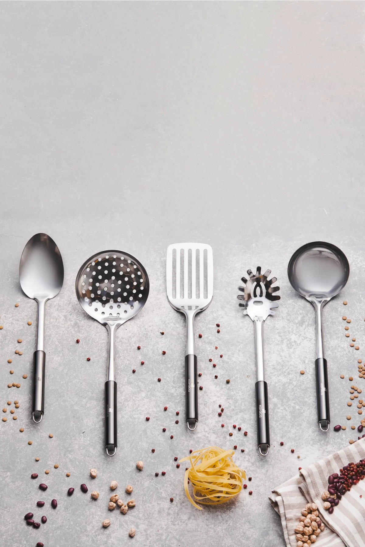 Black 5-Piece Stainless Steel Service Set with Colander, Ladle, Serving Spoon, Spatula & Pasta Spoon